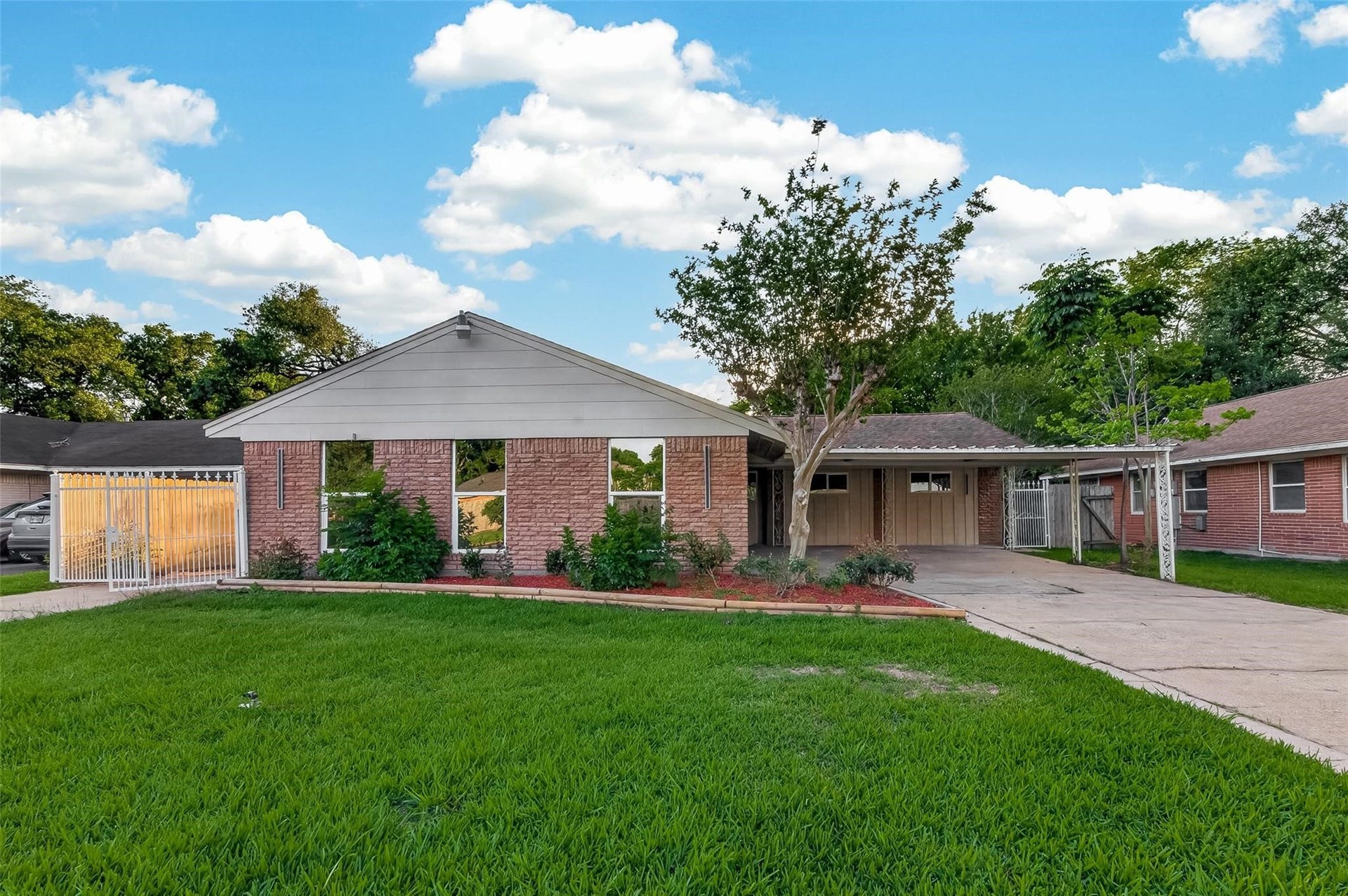 11206 Huggins Drive, Houston, TX 77035 11206 Huggins Drive, Houston, TX 77035