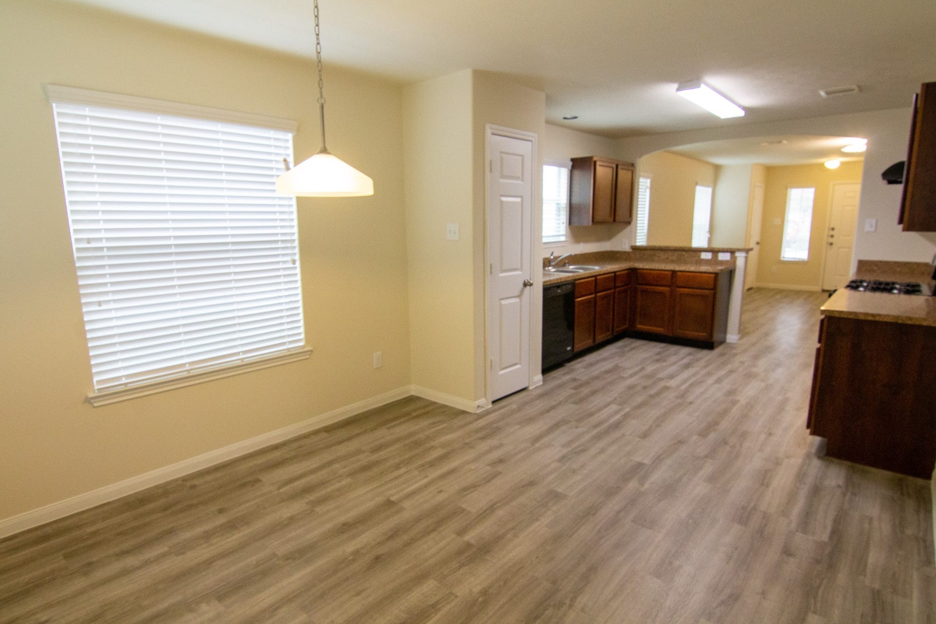 11938 Munich Drive, Houston, TX 77044 Photos may be representative of the floor plan and not the exact home. Finishes, layout, and features of the actual property for lease may vary.