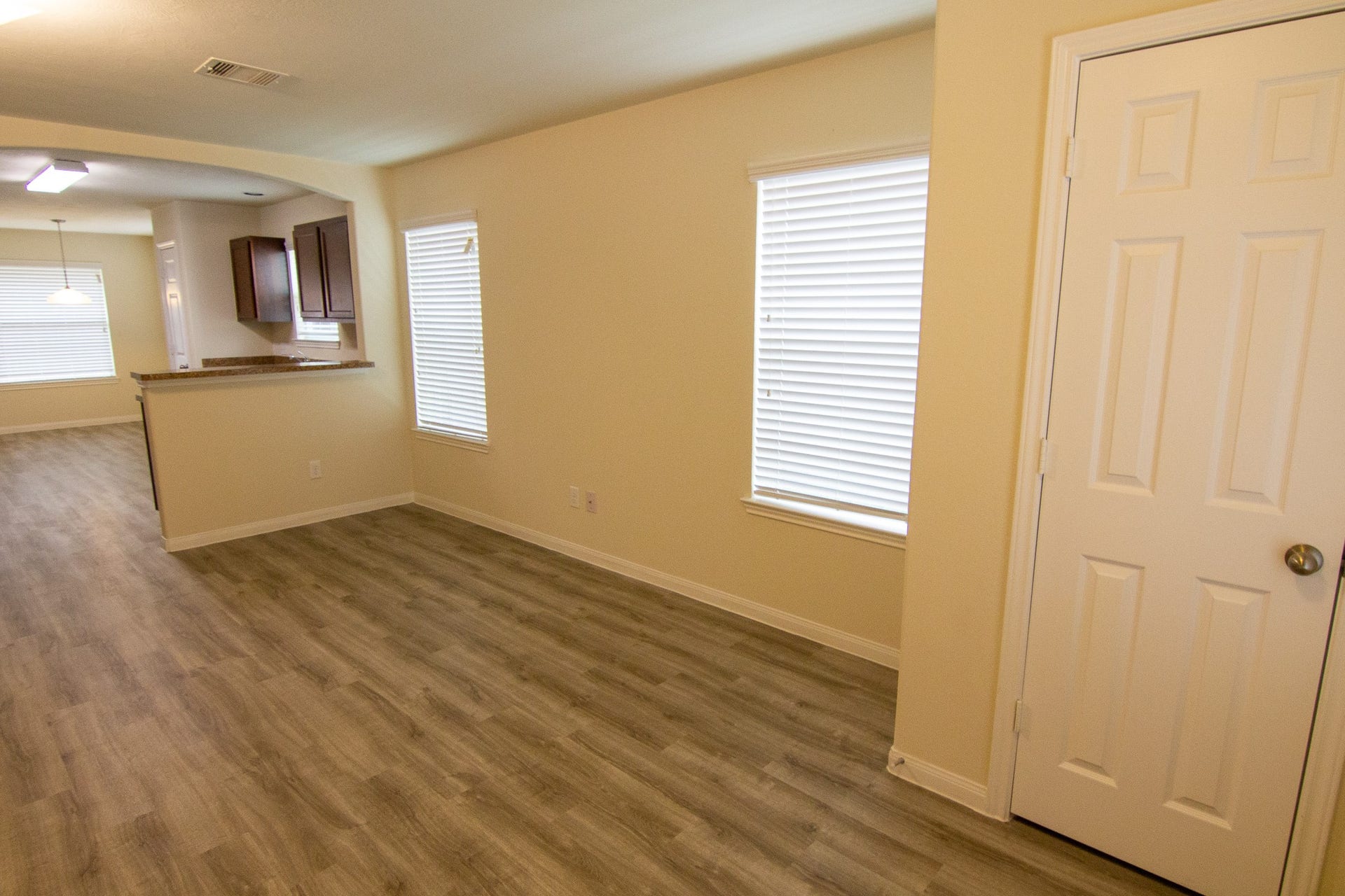 11938 Munich Drive, Houston, TX 77044 Photos may be representative of the floor plan and not the exact home. Finishes, layout, and features of the actual property for lease may vary.