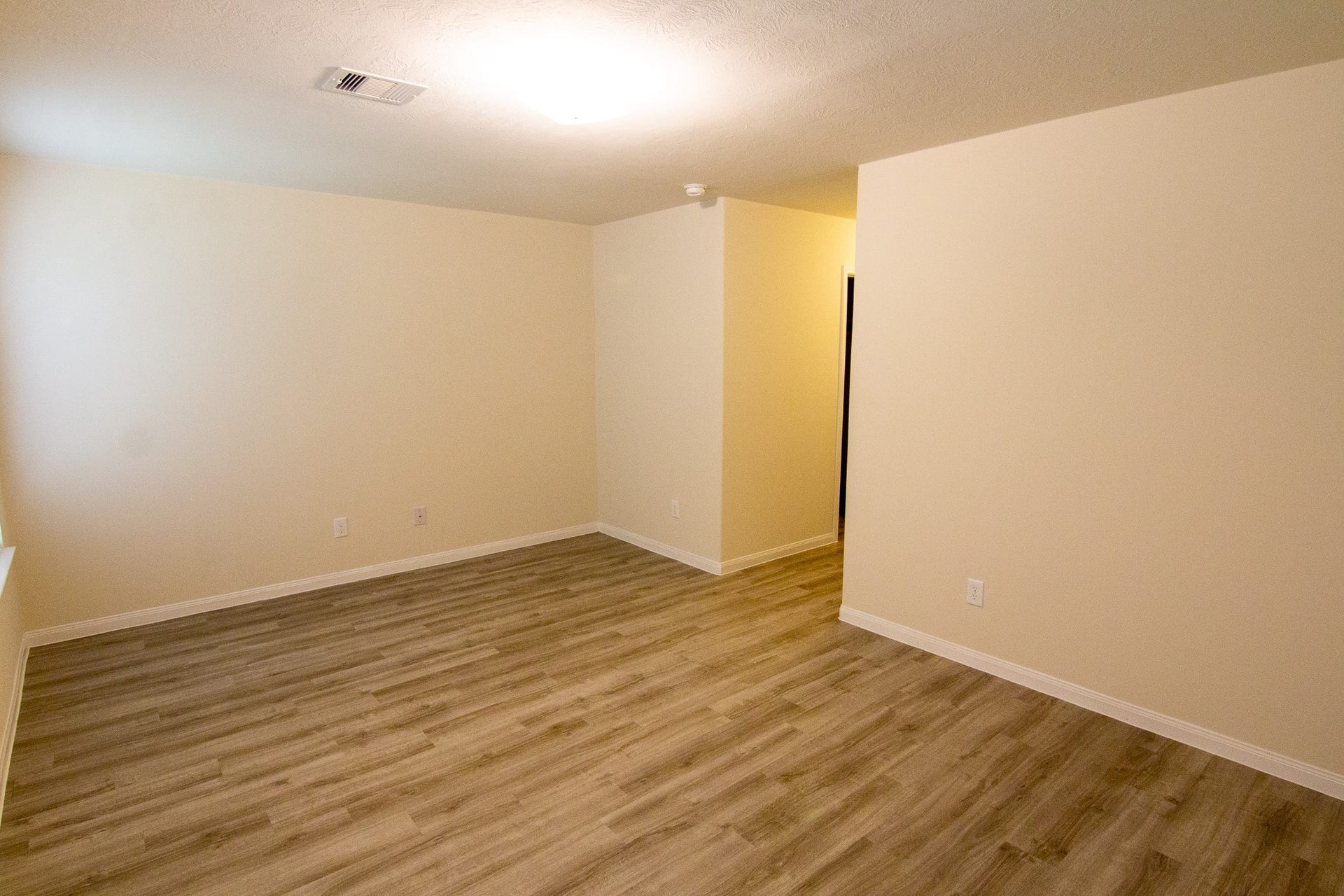 11938 Munich Drive, Houston, TX 77044 Photos may be representative of the floor plan and not the exact home. Finishes, layout, and features of the actual property for lease may vary.