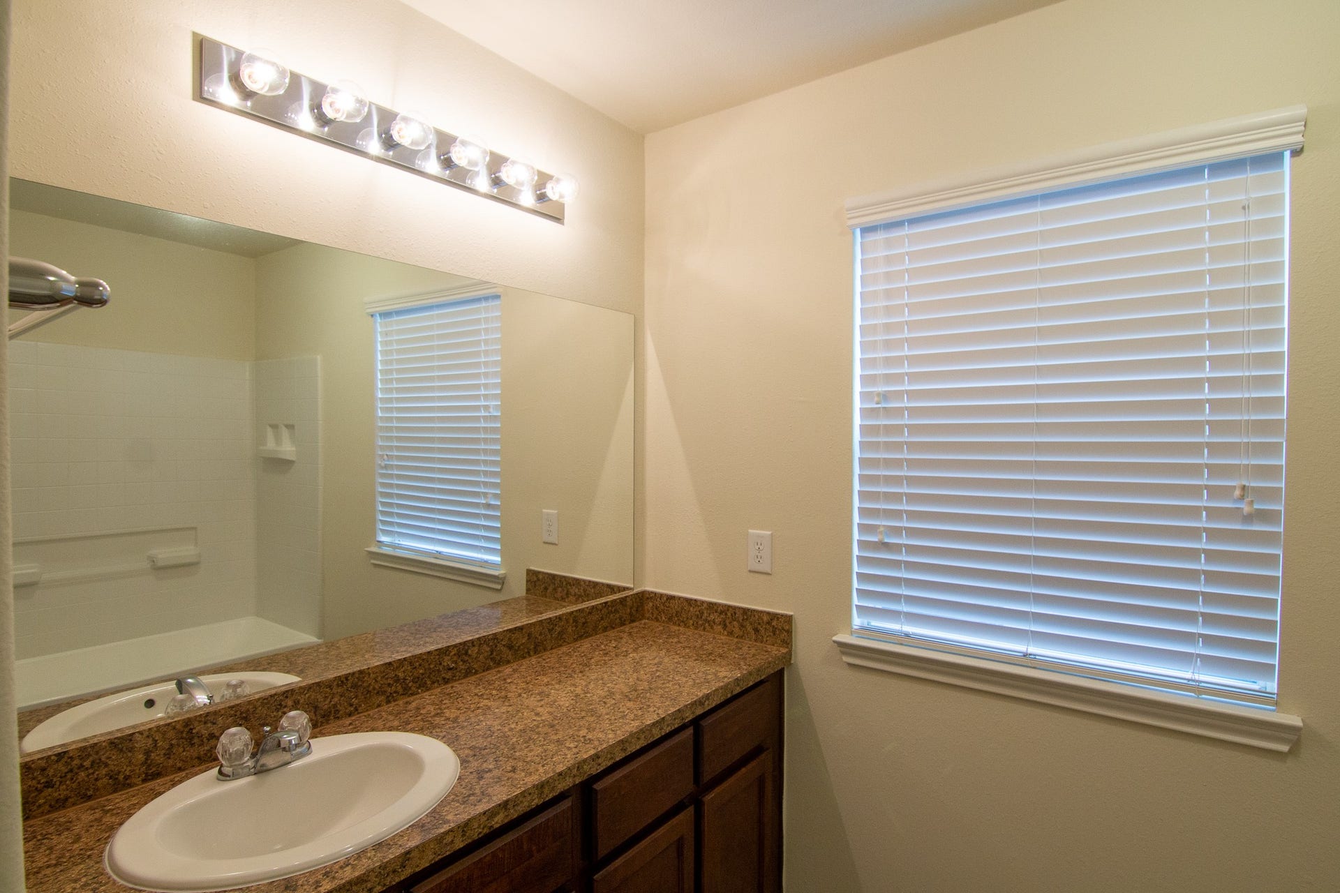 11938 Munich Drive, Houston, TX 77044 Photos may be representative of the floor plan and not the exact home. Finishes, layout, and features of the actual property for lease may vary.