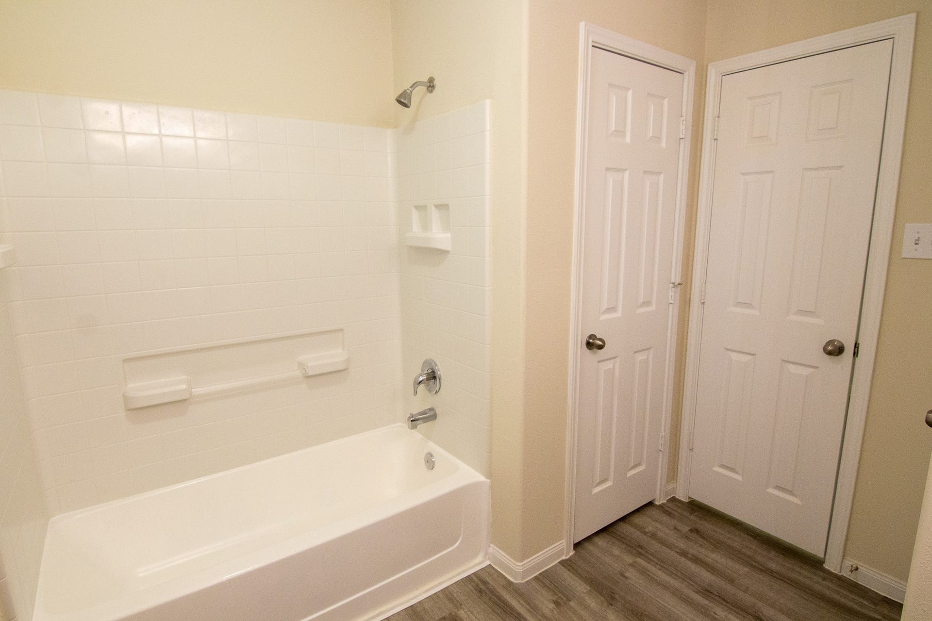 11938 Munich Drive, Houston, TX 77044 Photos may be representative of the floor plan and not the exact home. Finishes, layout, and features of the actual property for lease may vary.