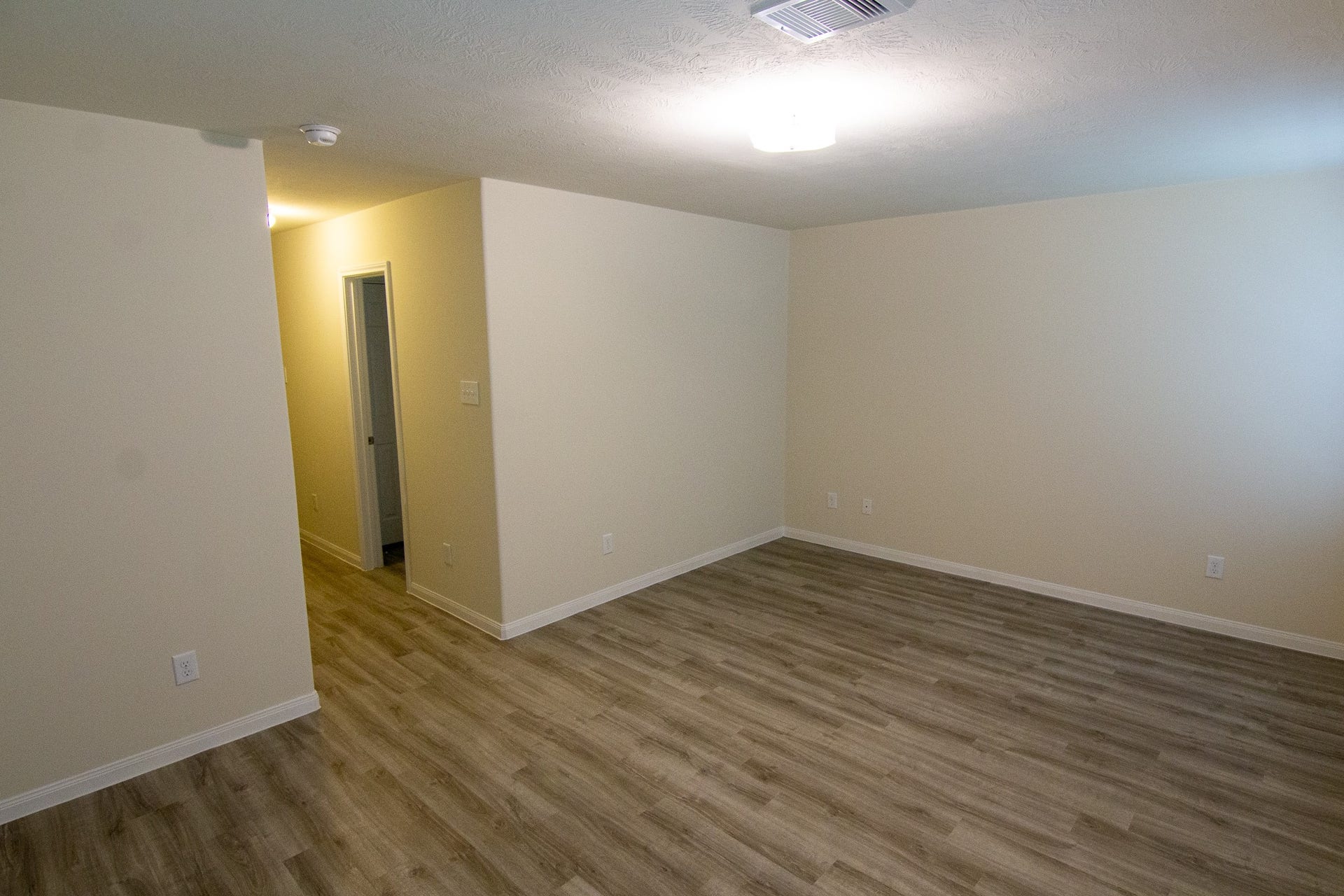 11938 Munich Drive, Houston, TX 77044 Photos may be representative of the floor plan and not the exact home. Finishes, layout, and features of the actual property for lease may vary.