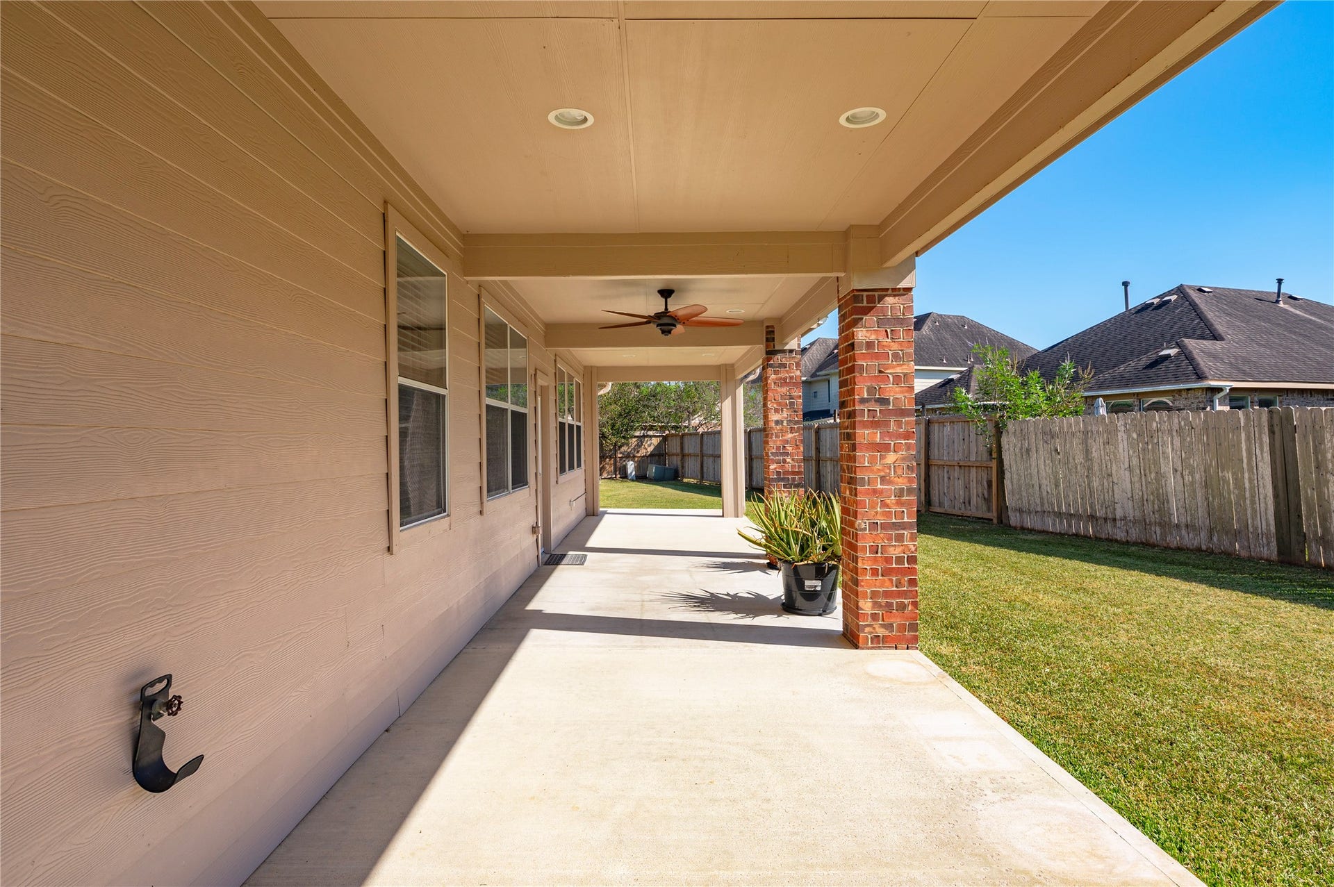 4404 Cypress Meadows Court, Dickinson, TX 77539 Enjoy grilling, dining and relaxing outdoors in the shade of the covered patio.