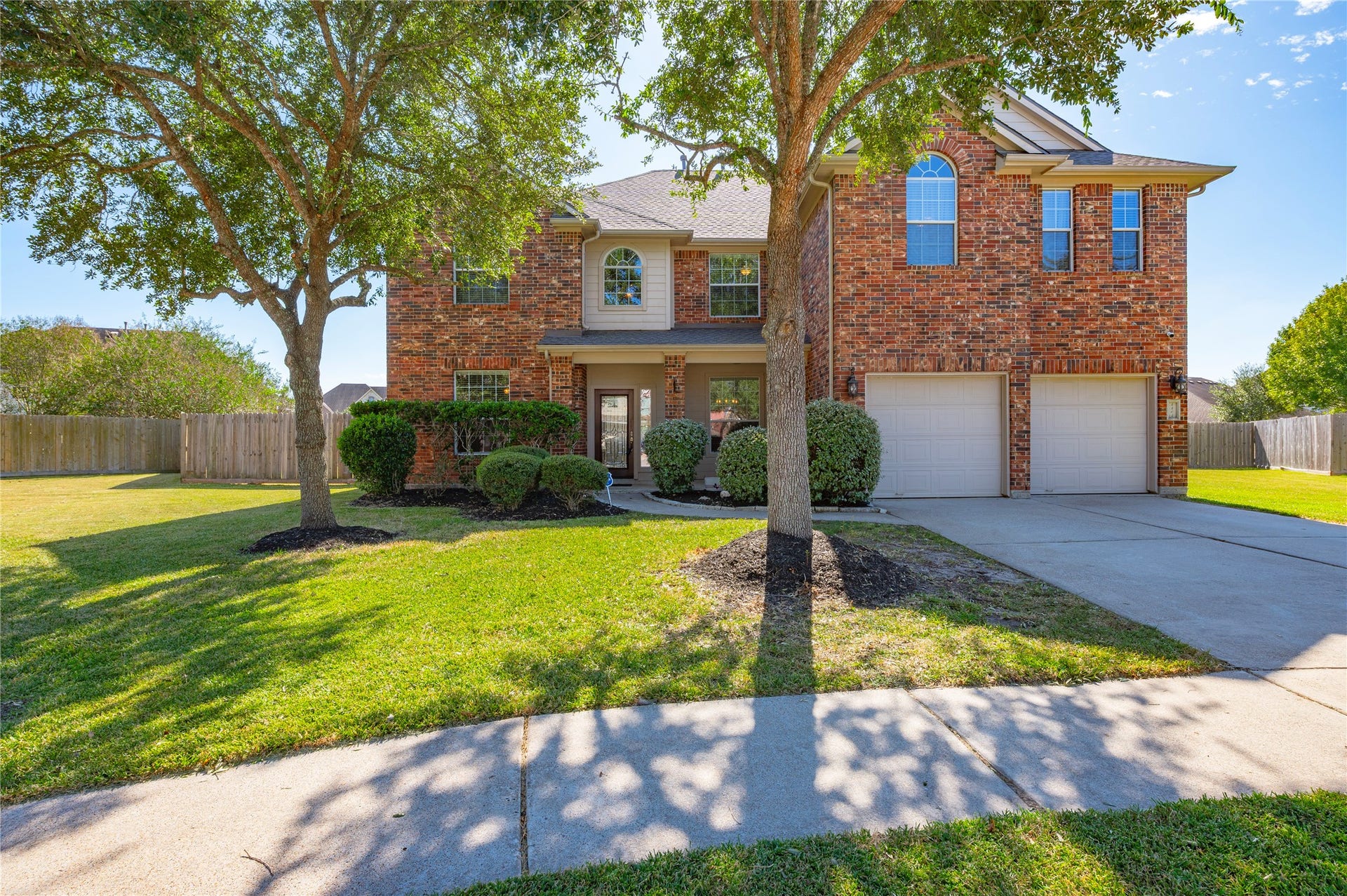 4404 Cypress Meadows Court, Dickinson, TX 77539 Mature shade trees and a classic brick exterior give this home great curb appeal on a quiet cul-de-sac.