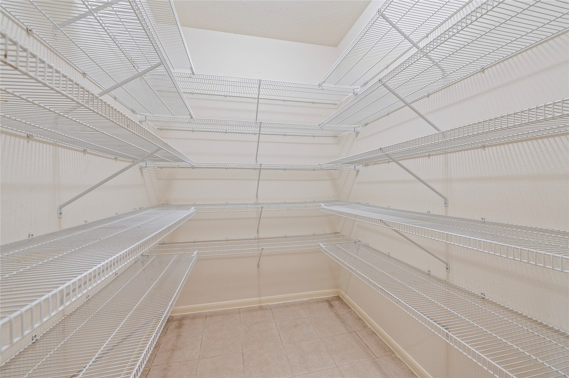 4404 Cypress Meadows Court, Dickinson, TX 77539 The large walk-in pantry offers abundant shelving and tile flooring.