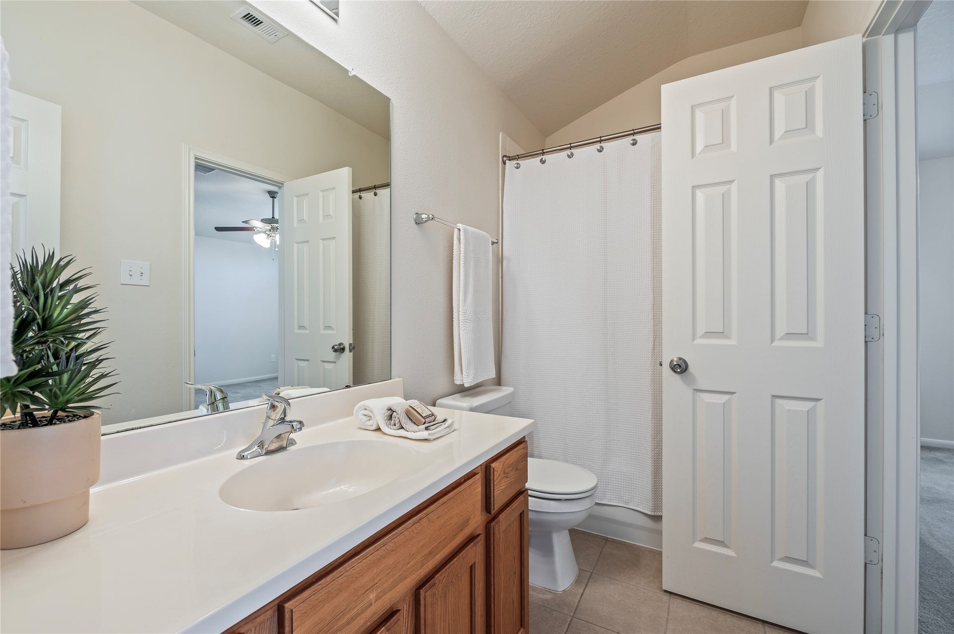 4404 Cypress Meadows Court, Dickinson, TX 77539 The upstairs full bath has a large vanity and a tub/shower combo, shared by two secondary bedrooms.