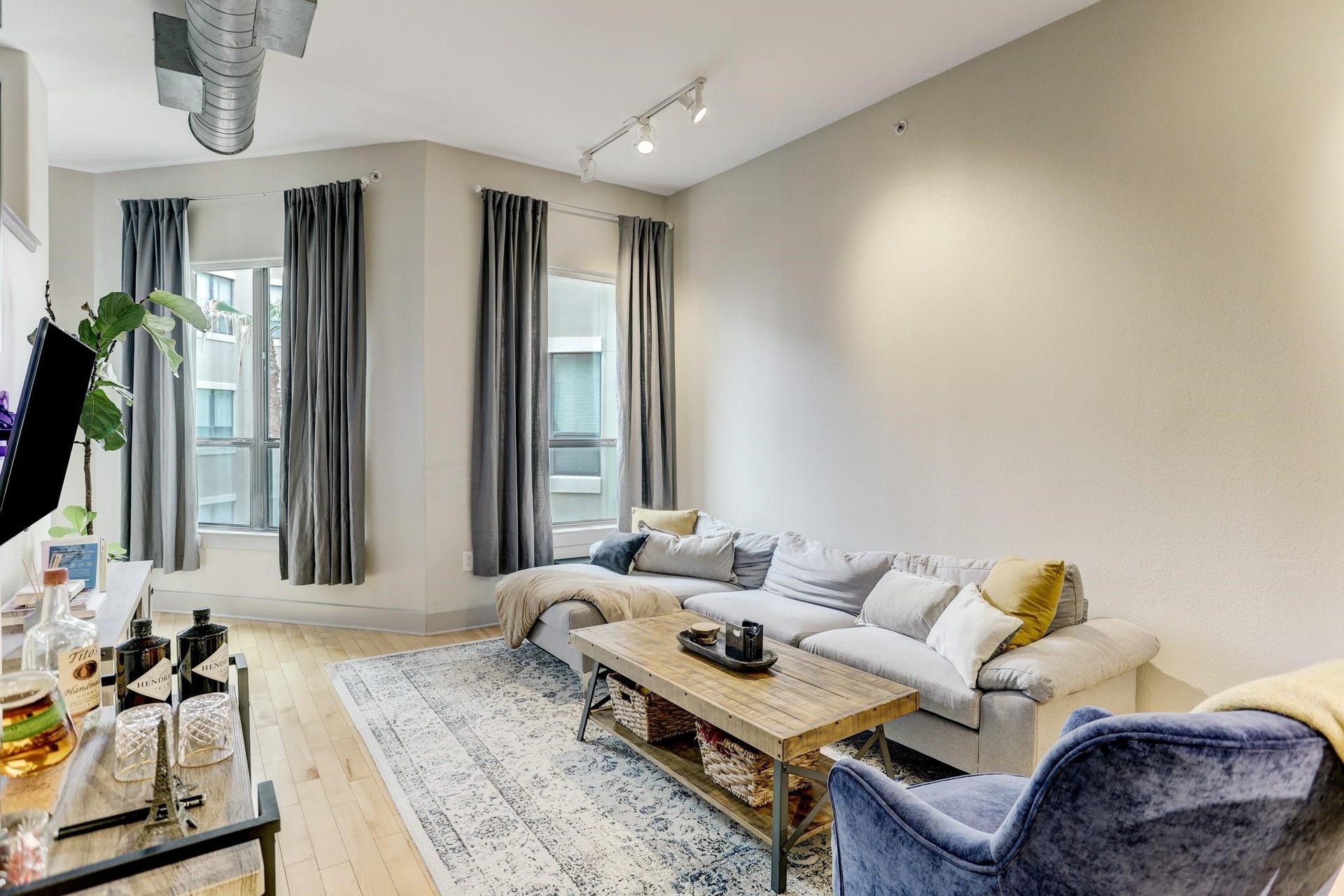 1901 Post Oak Boulevard, #3502, Houston, TX 77056 Views overlooking the pool.