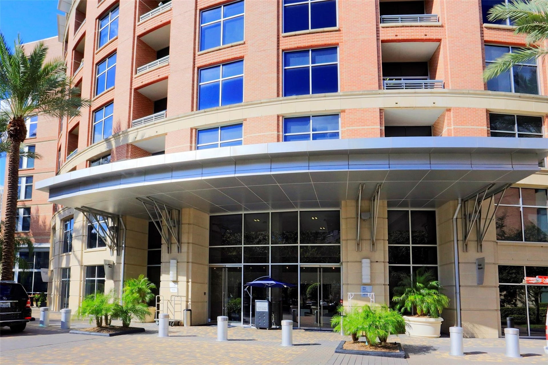 1901 Post Oak Boulevard, #3502, Houston, TX 77056 Lofts on Post Oak is located in the heart of Post Oak -walking distance to The Annie Cafe, Local Foods and so much more.