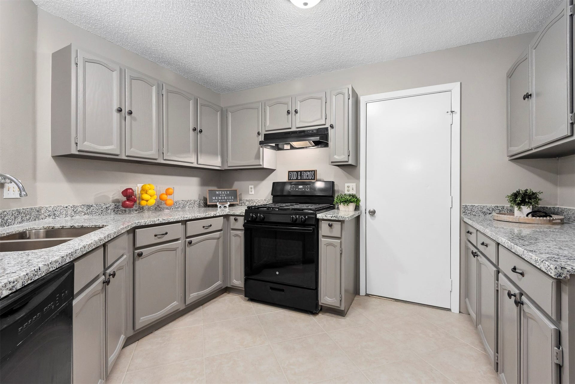 Imagine having all this counter space!