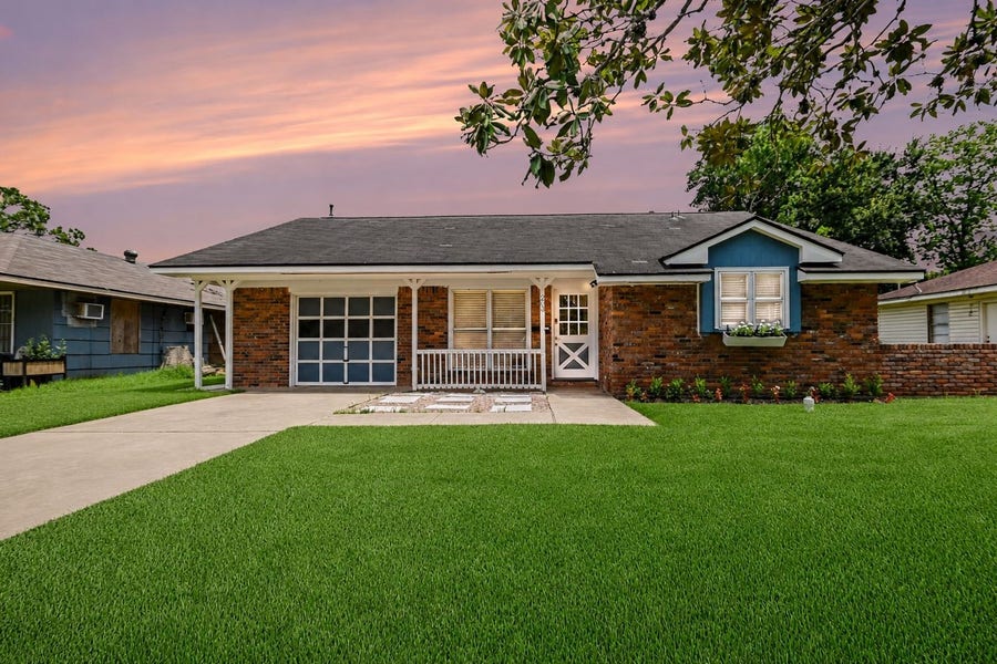 Property photo for 203 Chestnut Street, Lake Jackson, TX