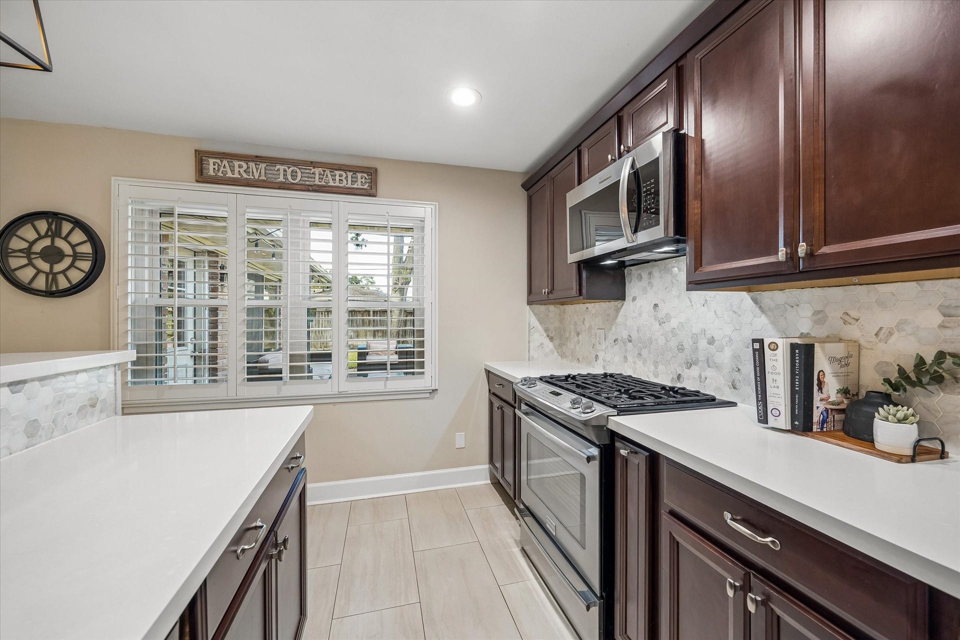 2318 Cheshire Lane, Houston, TX 77018 Ample cabinetry and counters provide room for meal preparation and kitchen storage. Stainless steel appliances, a window above the work area and an efficient arrangement keep daily cooking convenient.