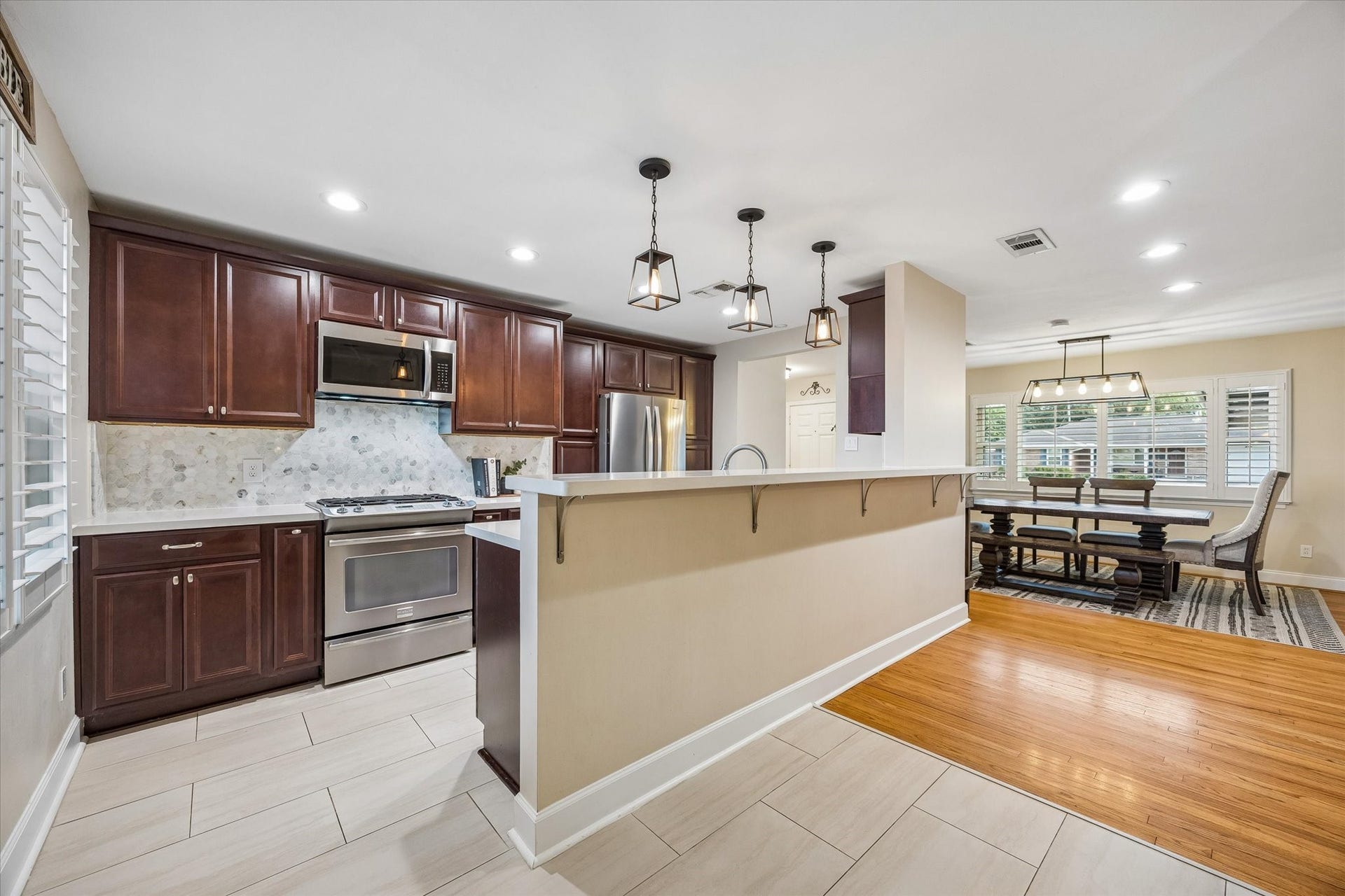 2318 Cheshire Lane, Houston, TX 77018 Open connections between the kitchen, dining area and breakfast room help keep everyone together during meal preparation and gatherings. A breakfast bar adds space for casual meals, serving and conversation.
