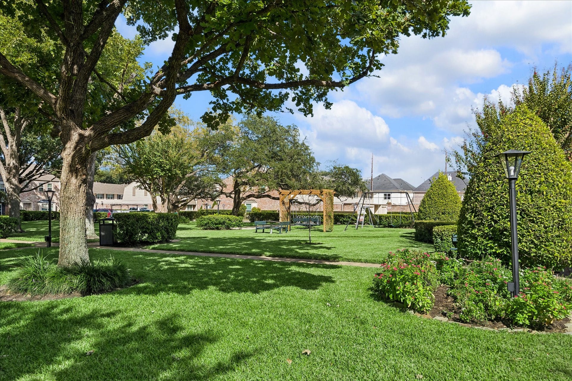 1451 Fountain View Drive, #6, Houston, TX 77057 1451 Fountain View Drive, #6, Houston, TX 77057