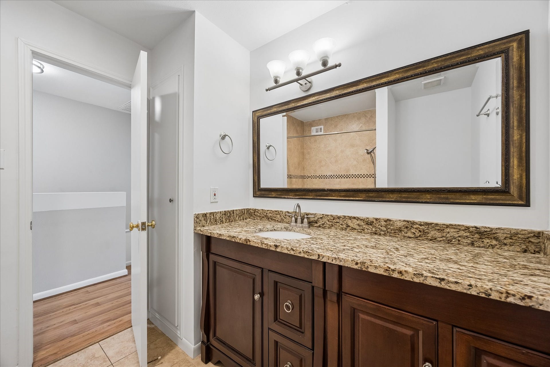 1451 Fountain View Drive, #6, Houston, TX 77057 1451 Fountain View Drive, #6, Houston, TX 77057