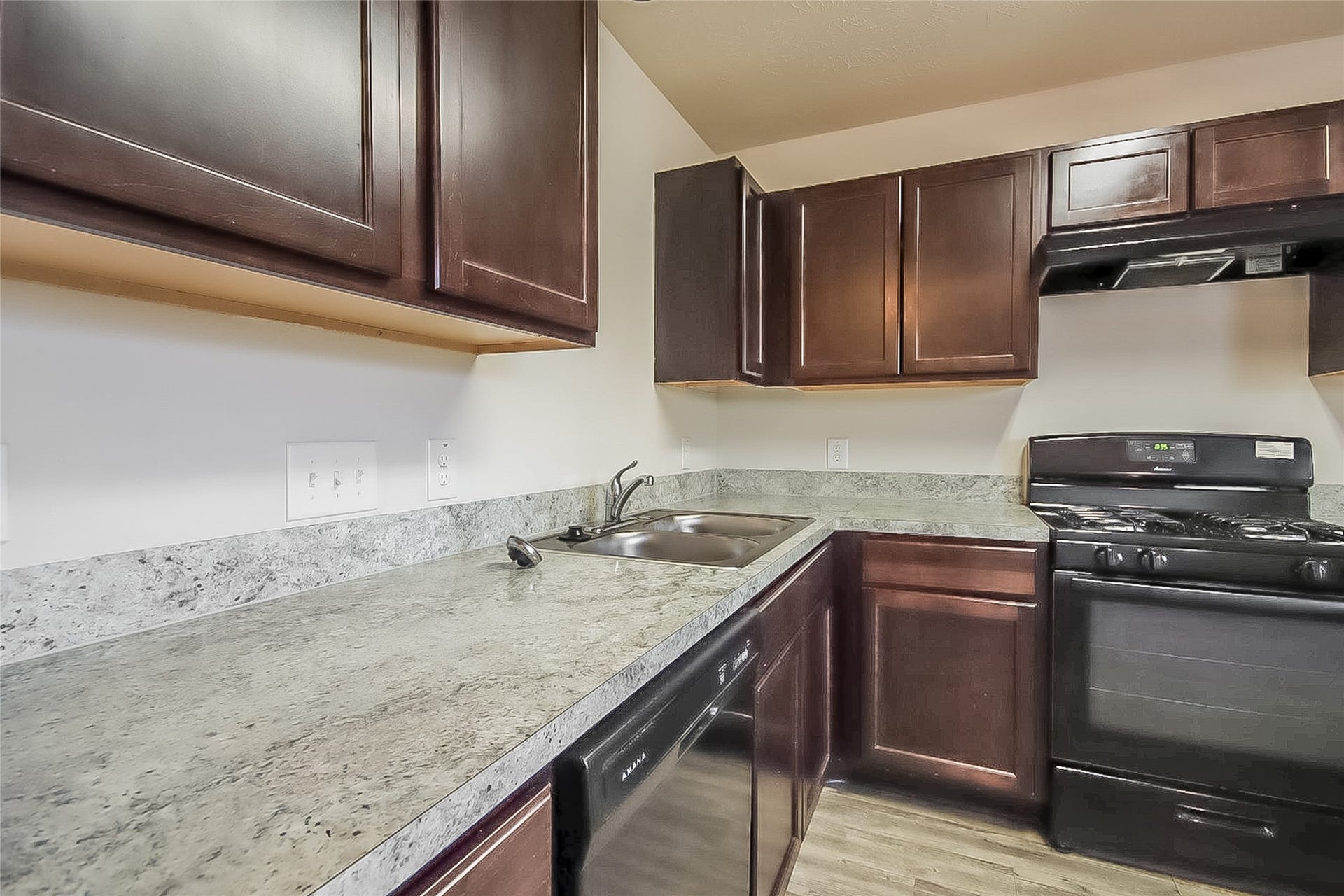 24310 Treviso Gardens Drive, Katy, TX 77493 Photos may be representative of the floor plan and not the exact home. Finishes, layout, and features of the actual property for lease may vary.