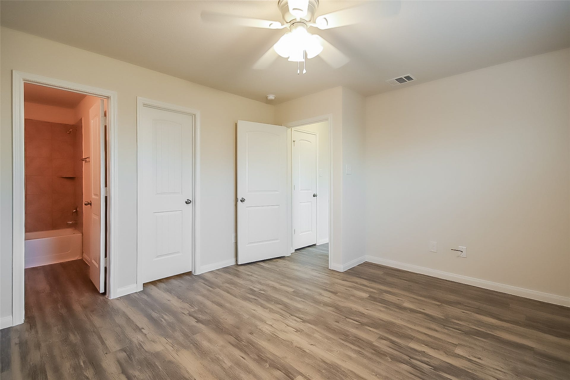 24310 Treviso Gardens Drive, Katy, TX 77493 Photos may be representative of the floor plan and not the exact home. Finishes, layout, and features of the actual property for lease may vary.