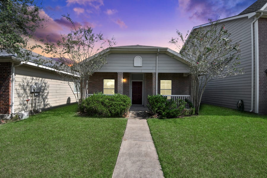 Property photo for 1612 Claremont Garden Circle, Houston, TX
