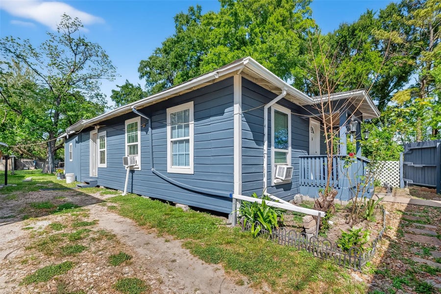 Property photo for 968 Garapan Street, Houston, TX