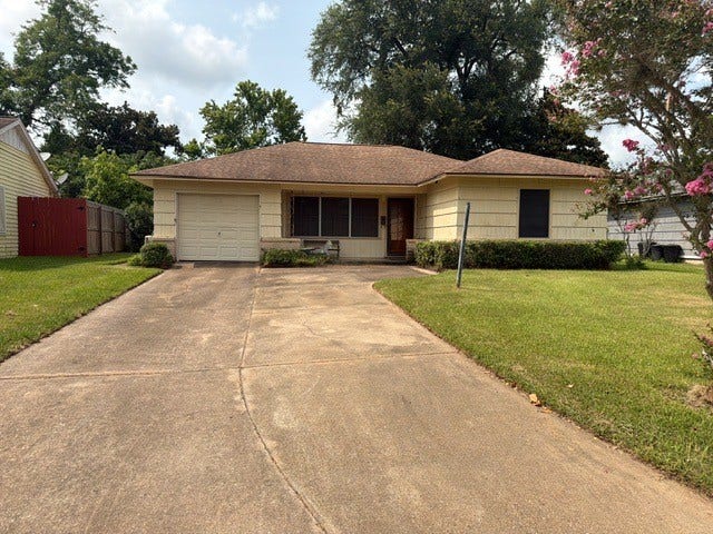 Property photo for 311 Wisteria Street, Lake Jackson, TX