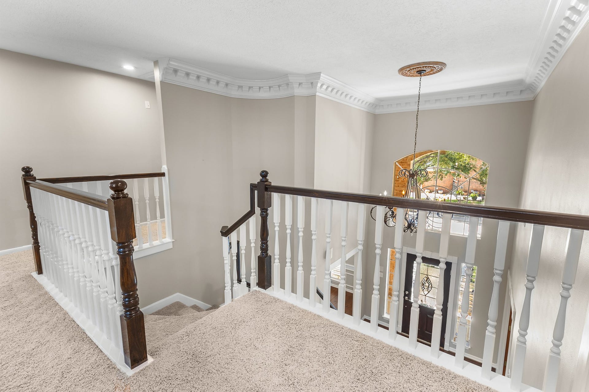 16314 Graven Hill Drive, Spring, TX 77379 The upper-level landing overlooks the foyer, with contrasting wood railings and white balusters continuing the homes traditional character.