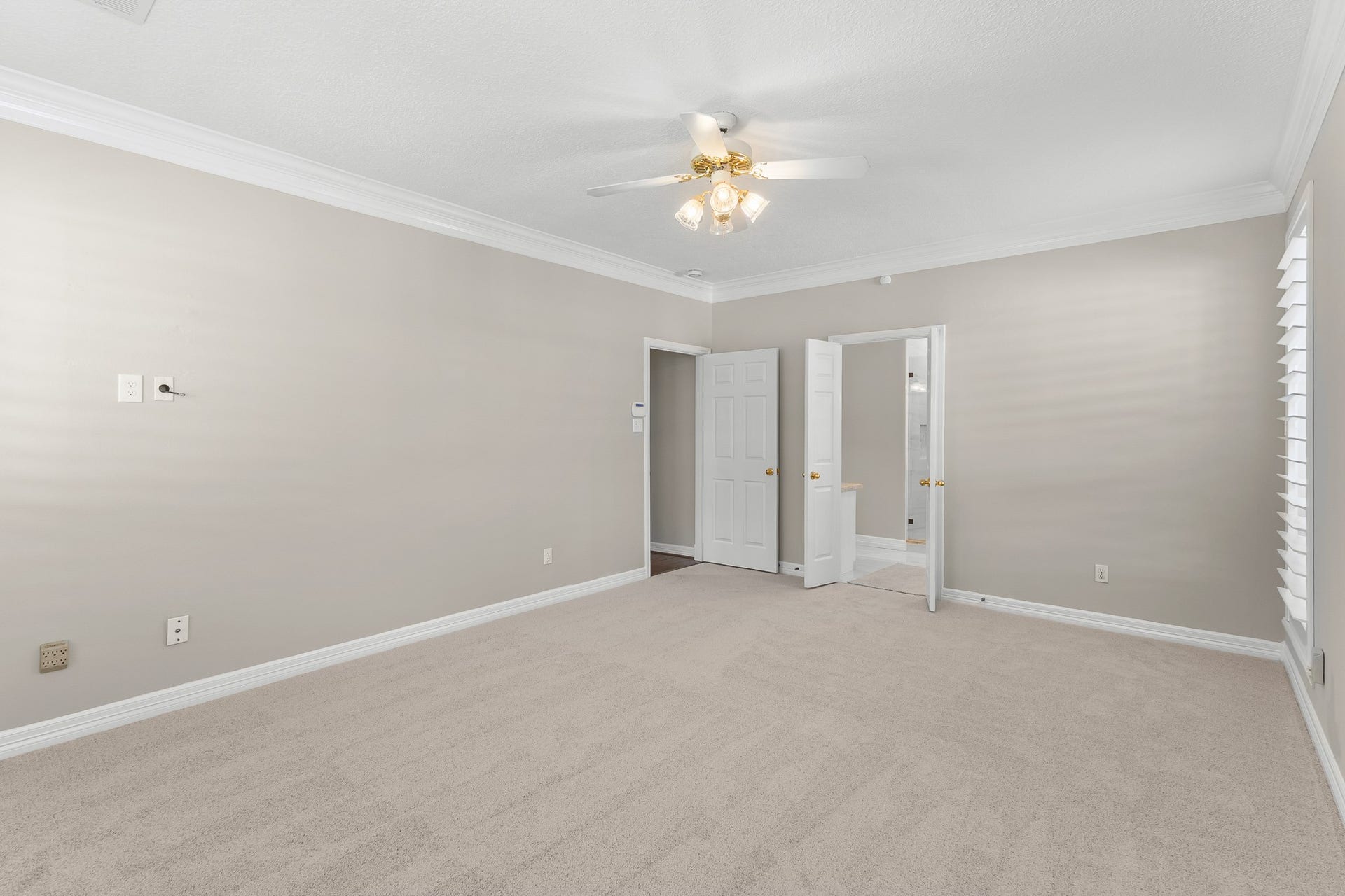 16314 Graven Hill Drive, Spring, TX 77379 The primary suite offers generous proportions and a calm neutral palette, with convenient access to the adjoining bath and closet areas.