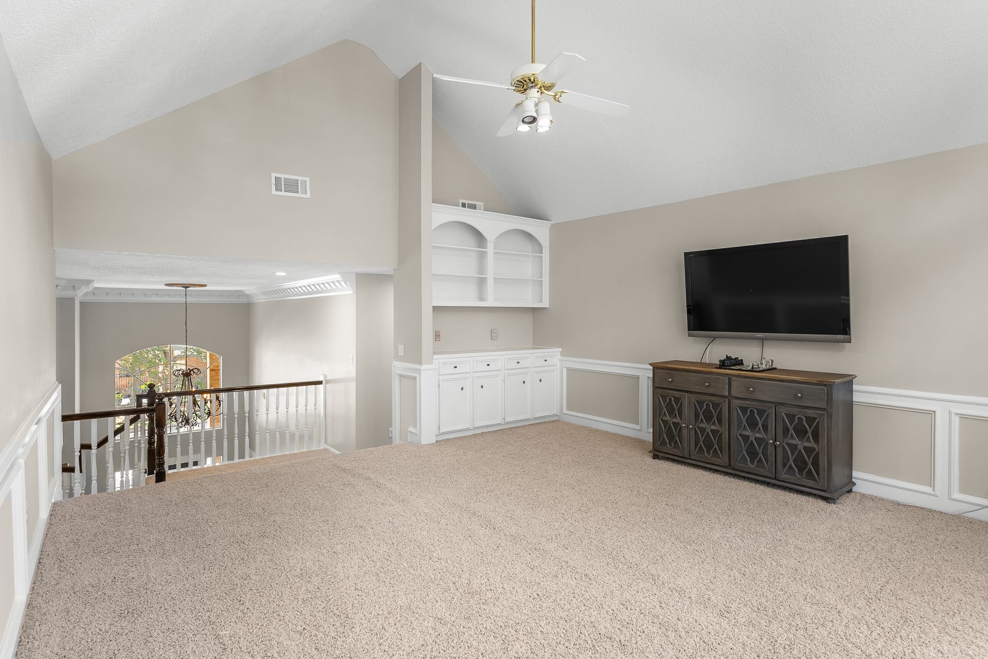 16314 Graven Hill Drive, Spring, TX 77379 Built-in cabinetry and generous floor space make this upstairs retreat ideal for media, games or a flexible gathering area.