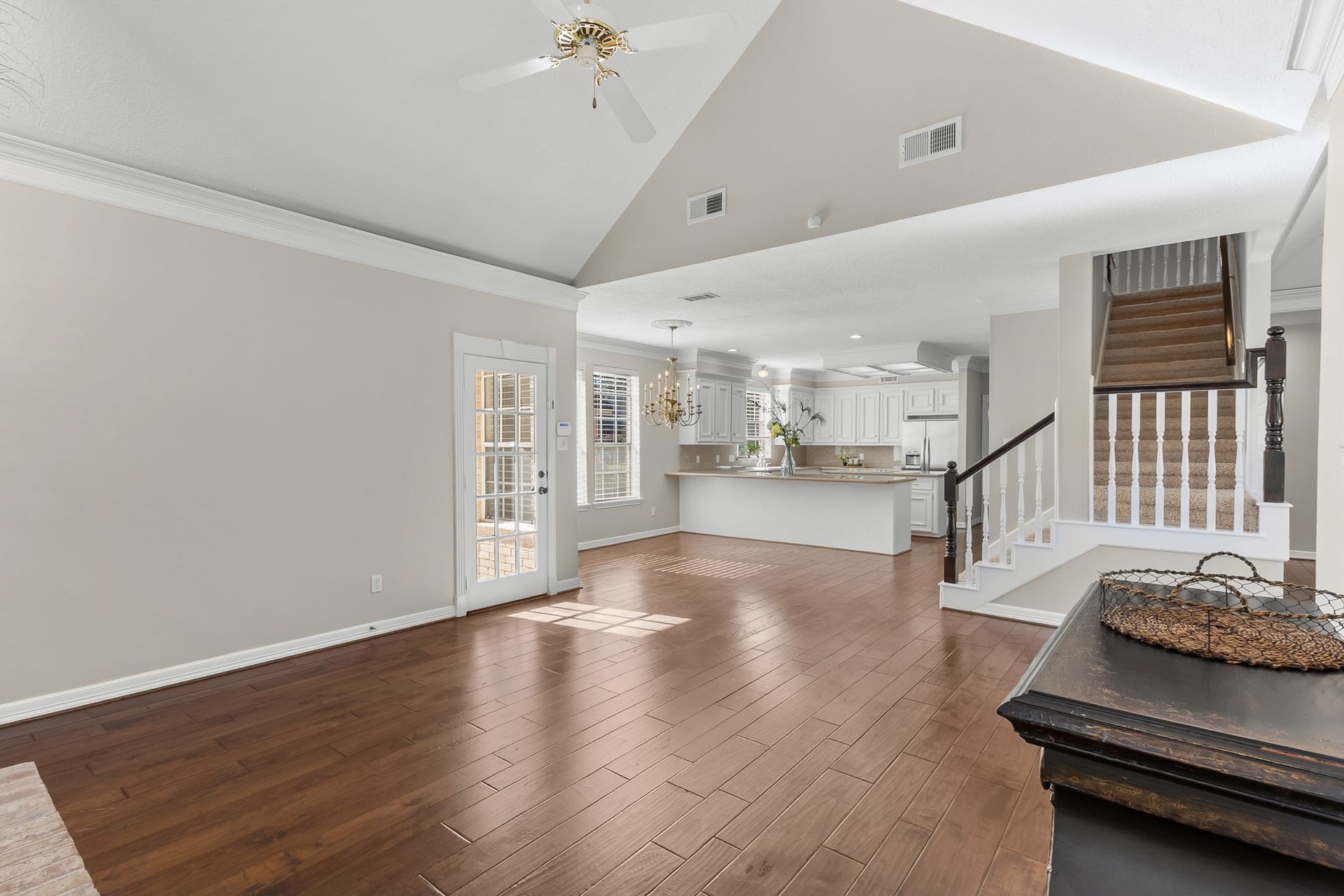 16314 Graven Hill Drive, Spring, TX 77379 Generous proportions, refined crown molding and warm wood floors create a versatile setting for conversation or quiet relaxation.