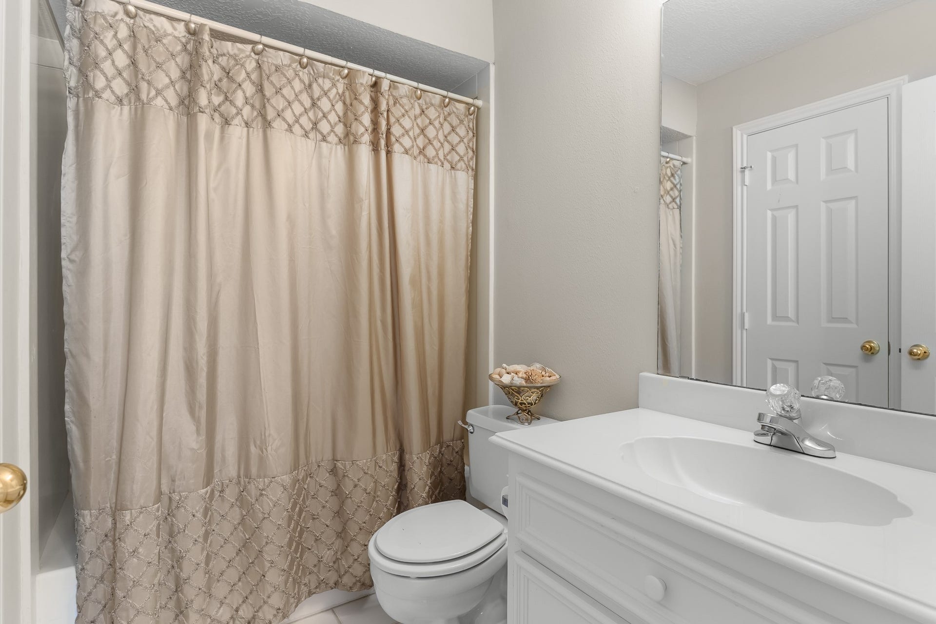 16314 Graven Hill Drive, Spring, TX 77379 A clean, bright bathroom features a vanity and tub-shower combination with neutral finishes.