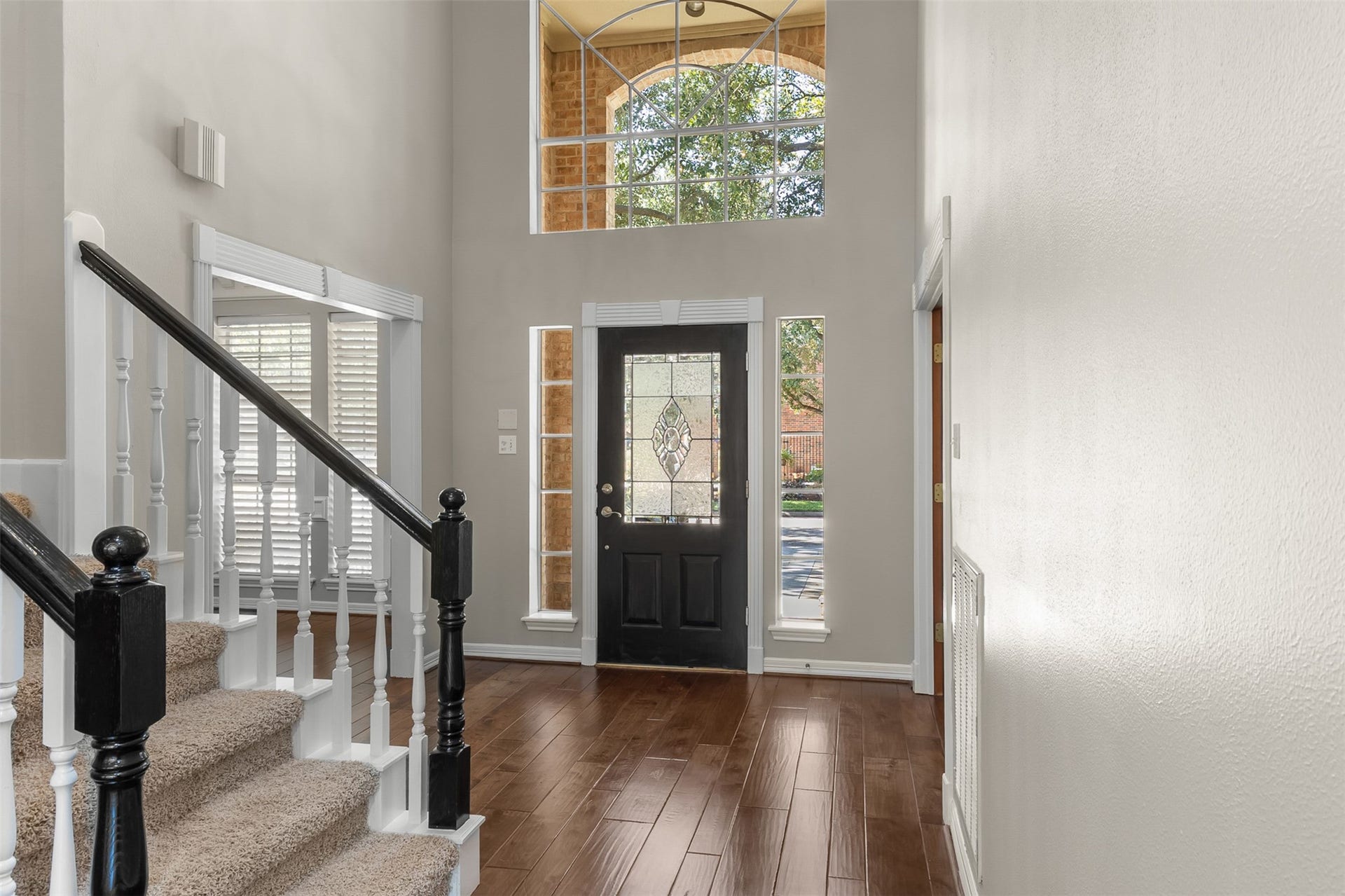 16314 Graven Hill Drive, Spring, TX 77379 The stately grand entry immediately captures attention, welcoming guests with soaring high ceilings and an abundance of brilliant natural light that creates an airy, open atmosphere.