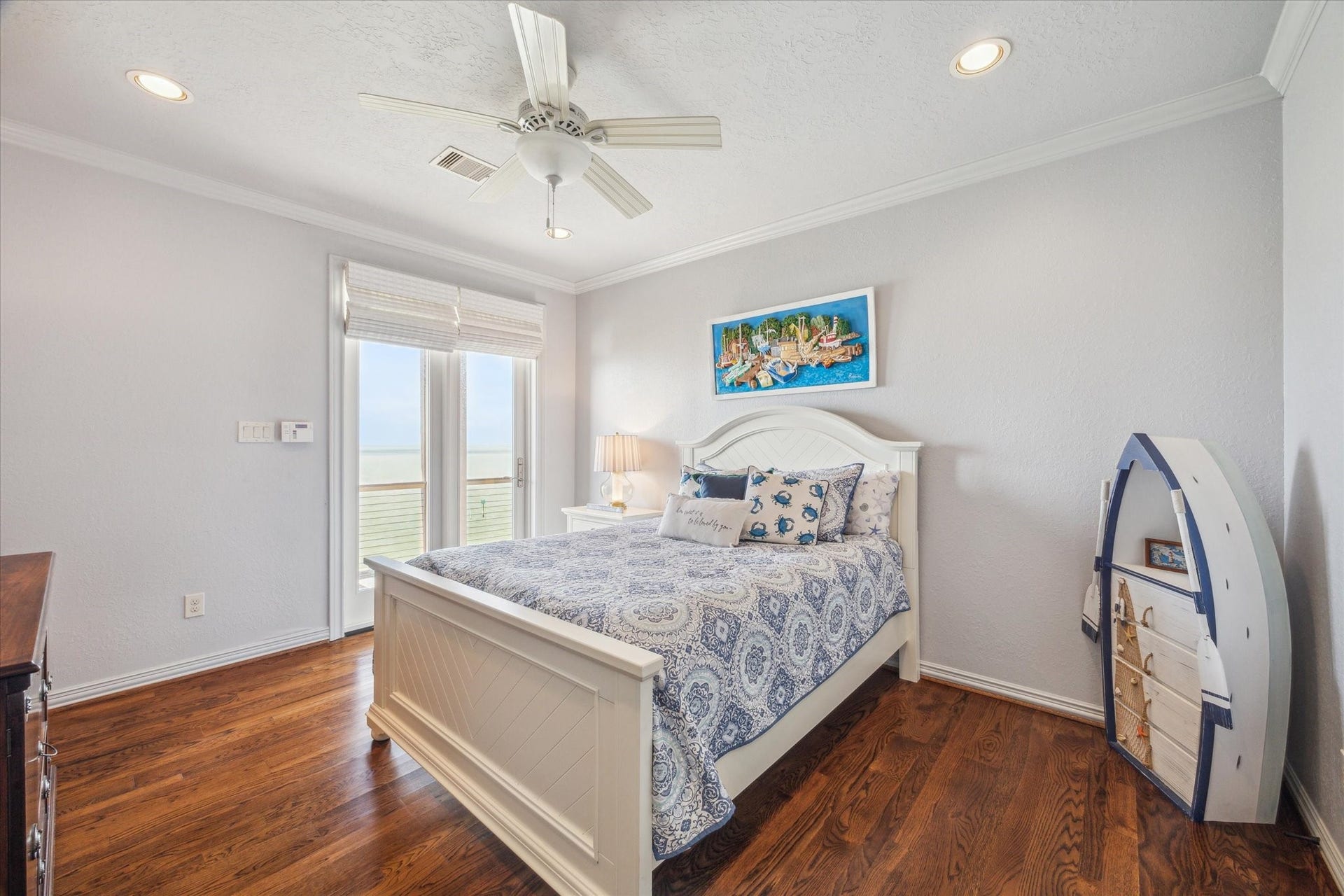 9 Happy Jack, Hitchcock, TX 77563 Third guest bedroom