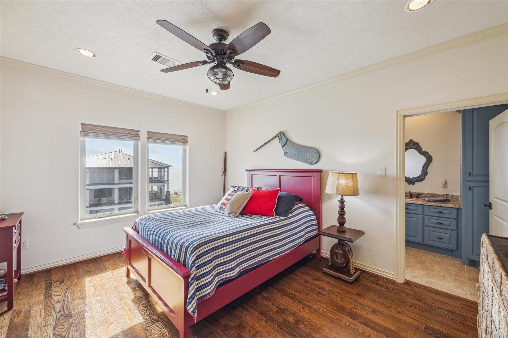 9 Happy Jack, Hitchcock, TX 77563 Second guest bedroom with ensuite bathroom