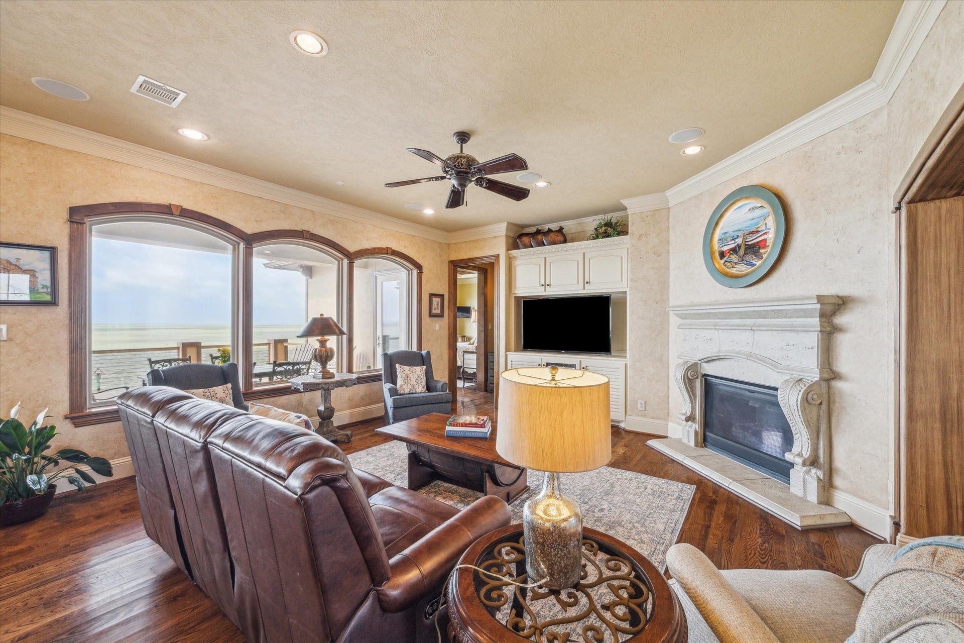 9 Happy Jack, Hitchcock, TX 77563 A welcoming living area with the perfect flow for entertaining & a relaxed setting with amazing bay views. Home includes 2 Rinnai R94 tankless water heaters with circulation pump