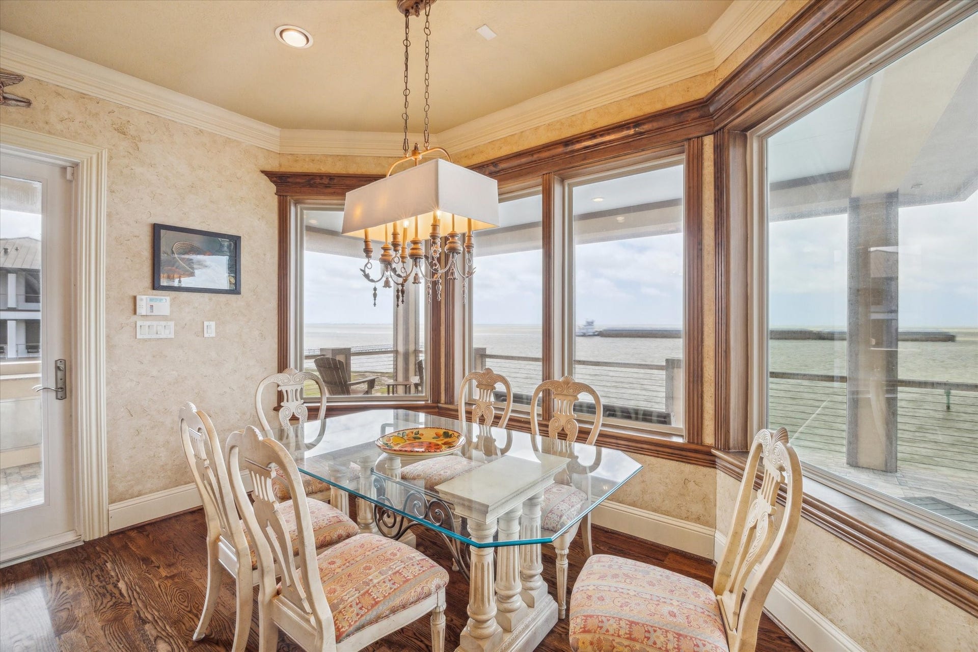 9 Happy Jack, Hitchcock, TX 77563 The breakfast room, located just off the kitchen, offers easy access to the back terrace and stunning bay viewsperfect for casual meals and indoor-outdoor living
