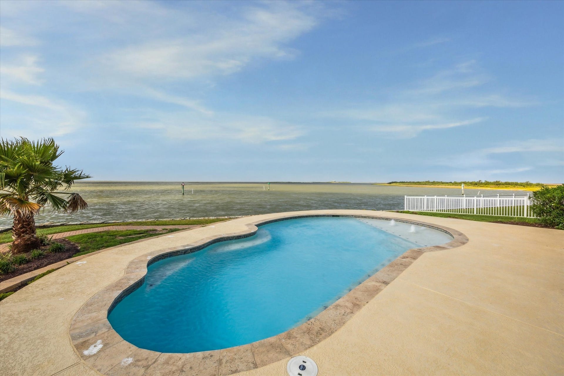 9 Happy Jack, Hitchcock, TX 77563 Entire structure built in compliance with 2006 IRC International
Residential Building Code for windstorm insurance purposes
Certificate of Completion dated 3/3/2014. Bayfront views from the right angle of the pool area
