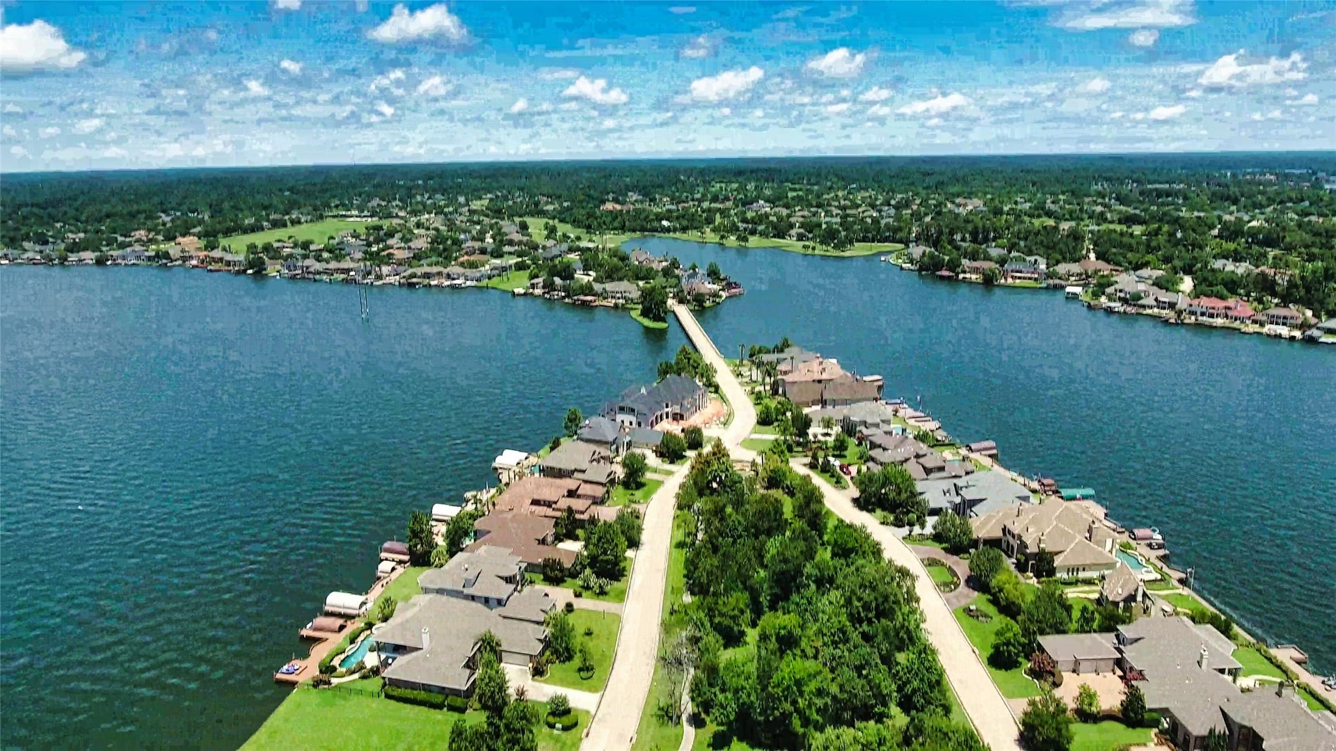 64 Benthaven W, Montgomery, TX 77356