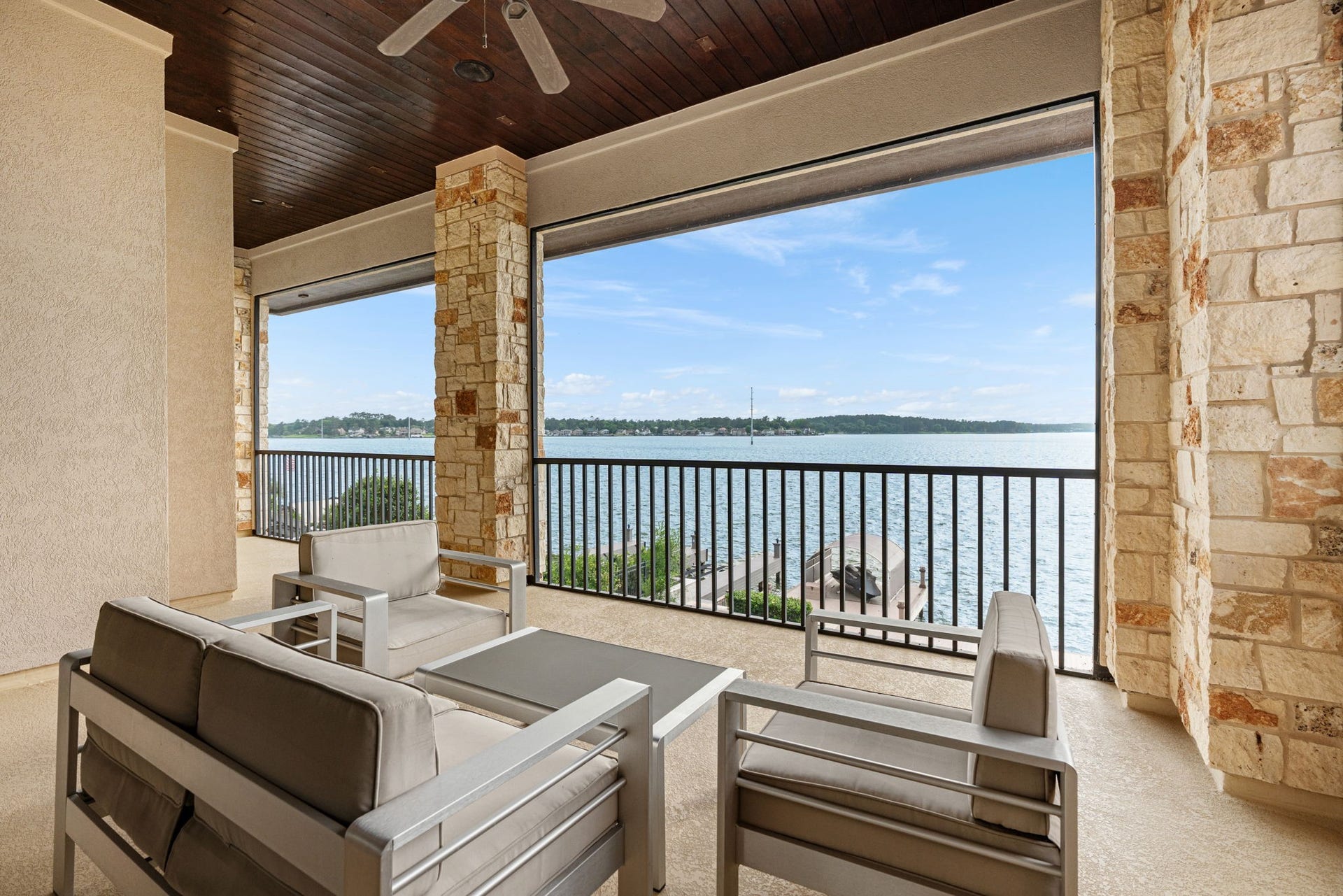 PRIVATE BALCONY