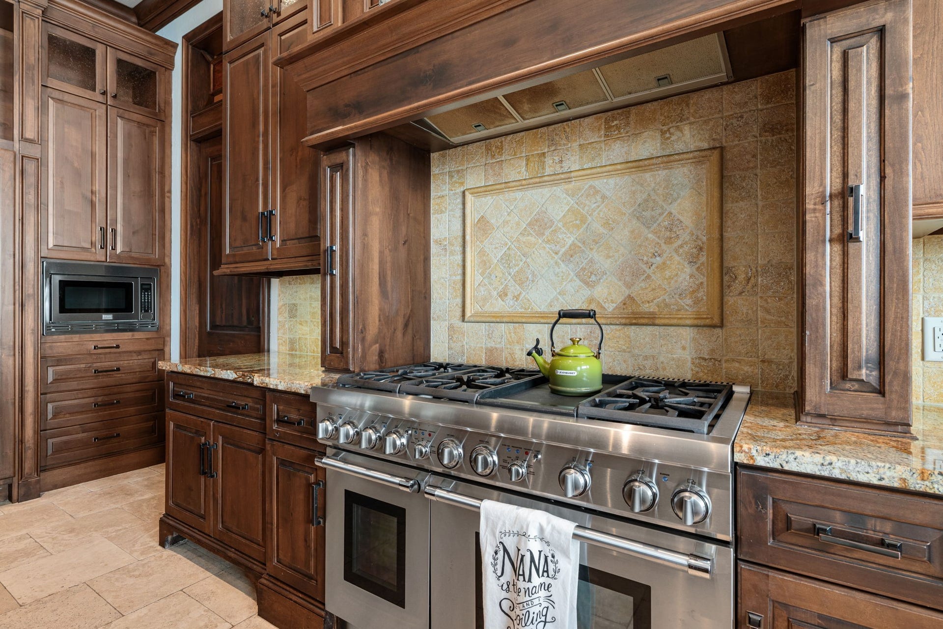 64 Benthaven W, Montgomery, TX 77356