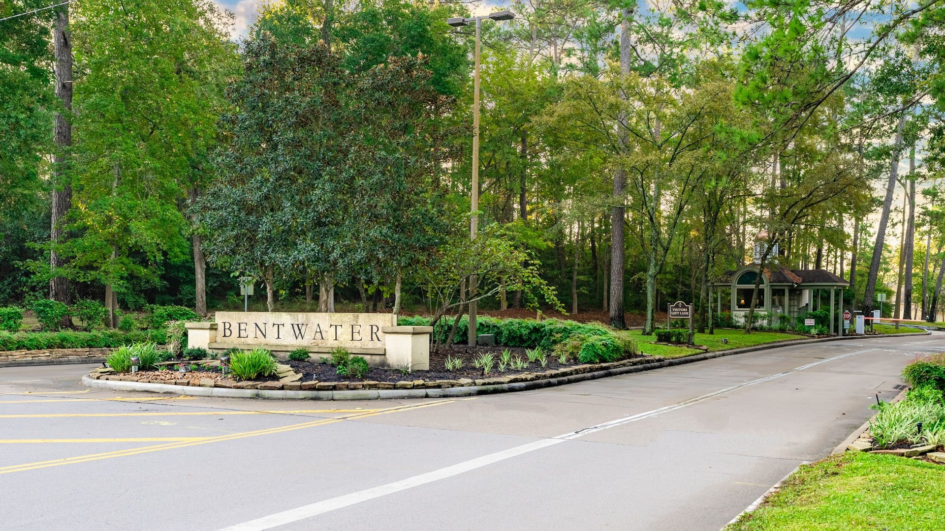 MANNED MAIN GATE