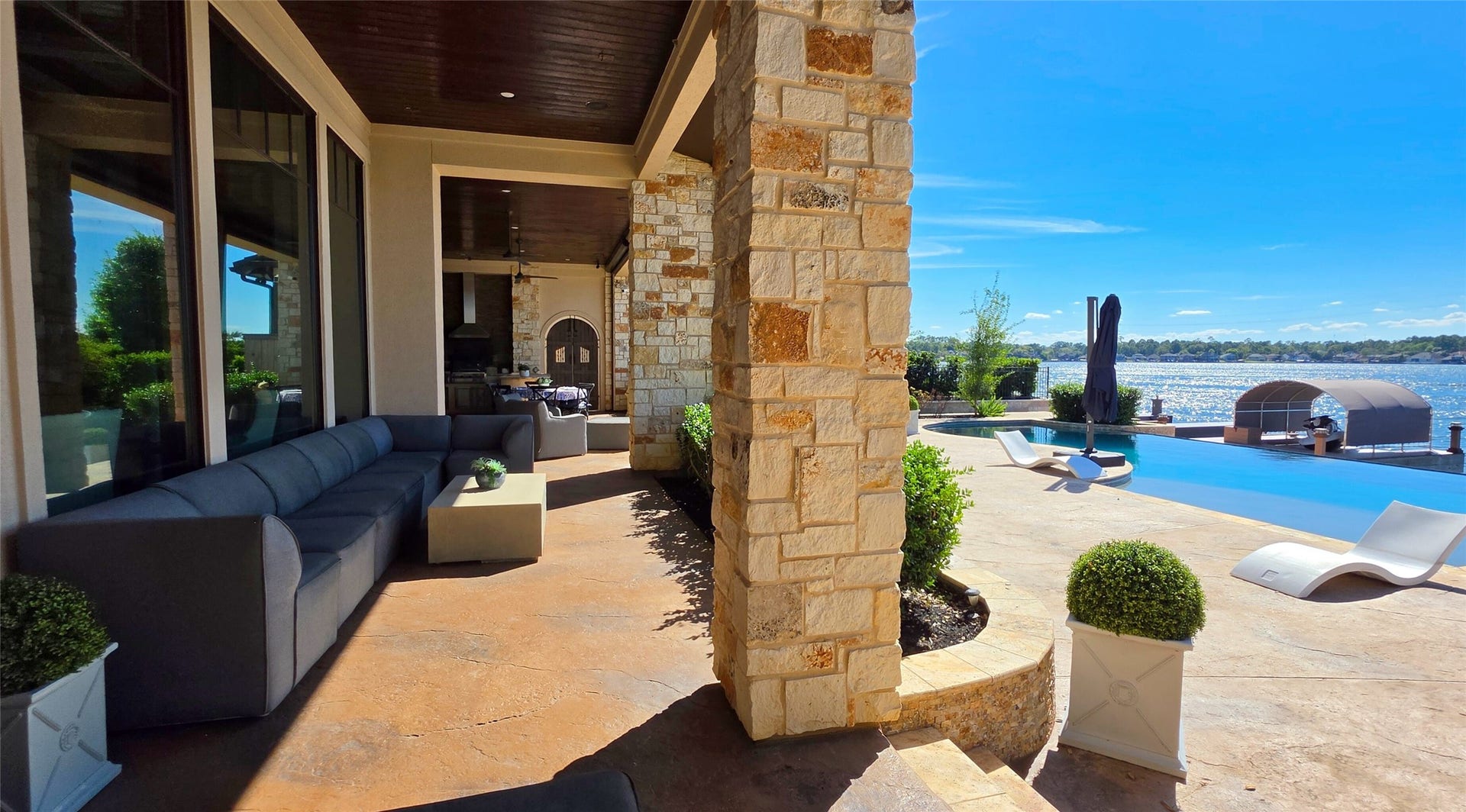 64 Benthaven W, Montgomery, TX 77356
