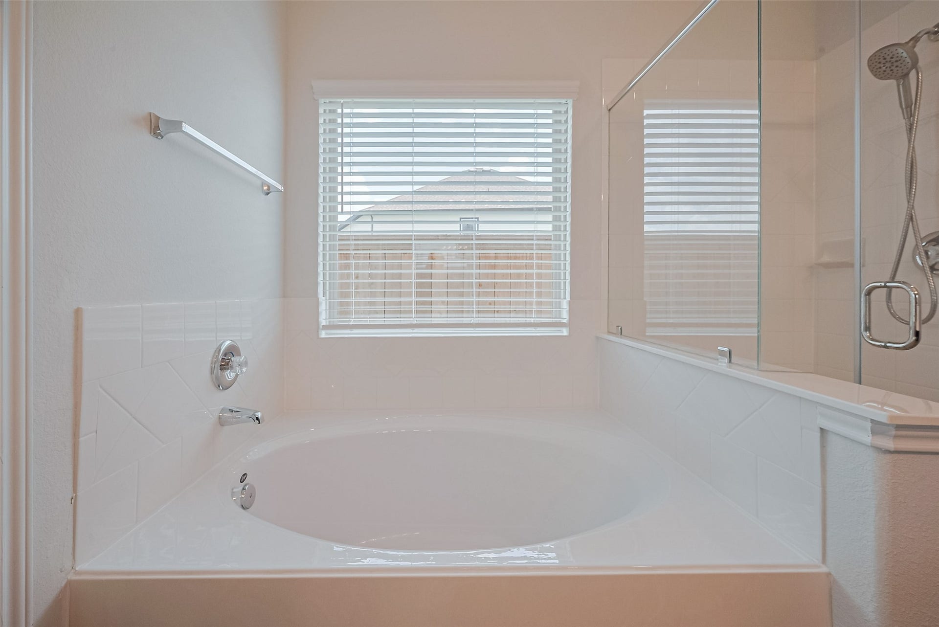8211 Red Shiner Way, Fulshear, TX 77441 Master Beathroom