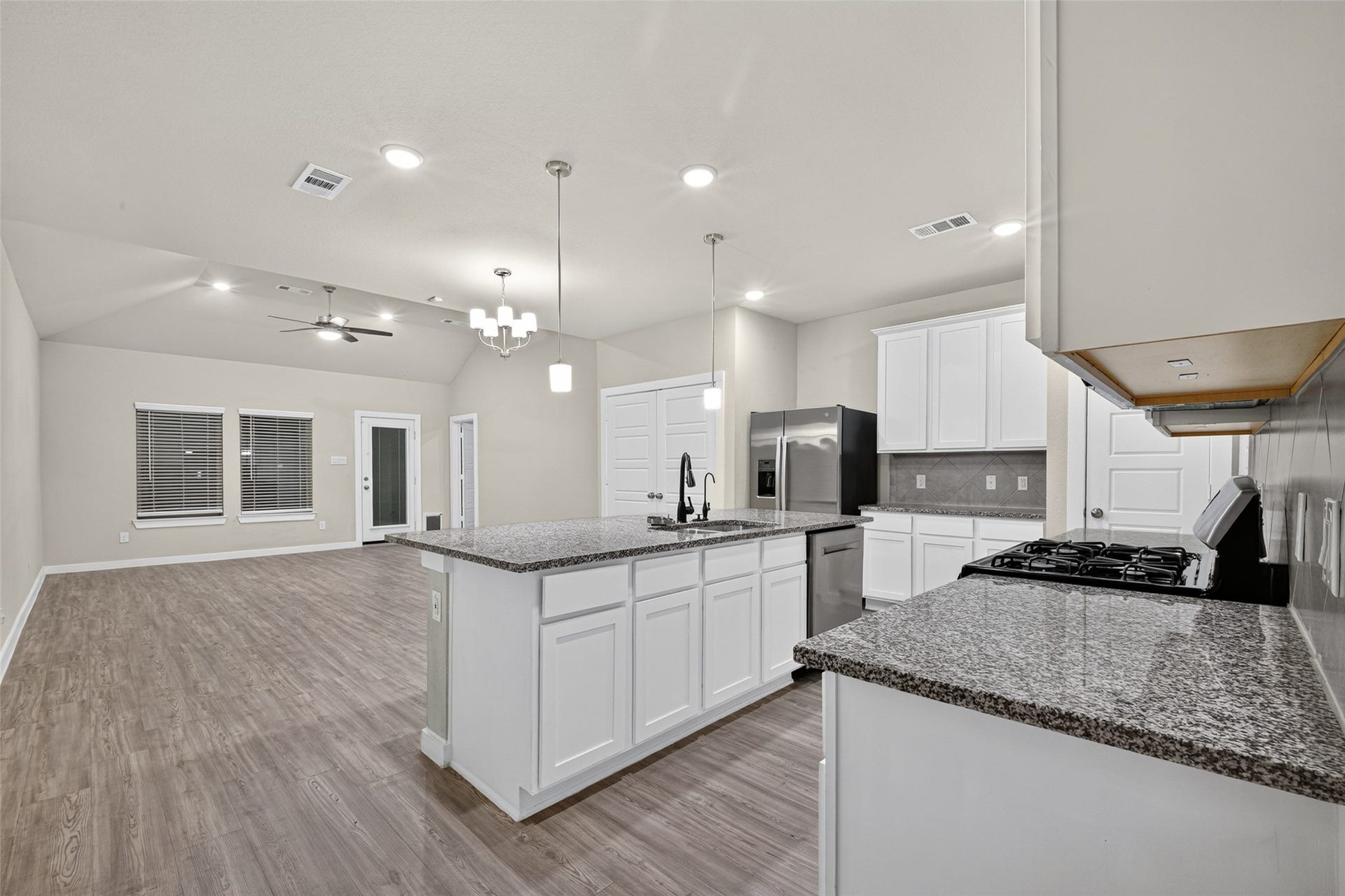 26300 Astral Way, La Marque, TX 77568 26300 Astral Way, La Marque, TX 77568