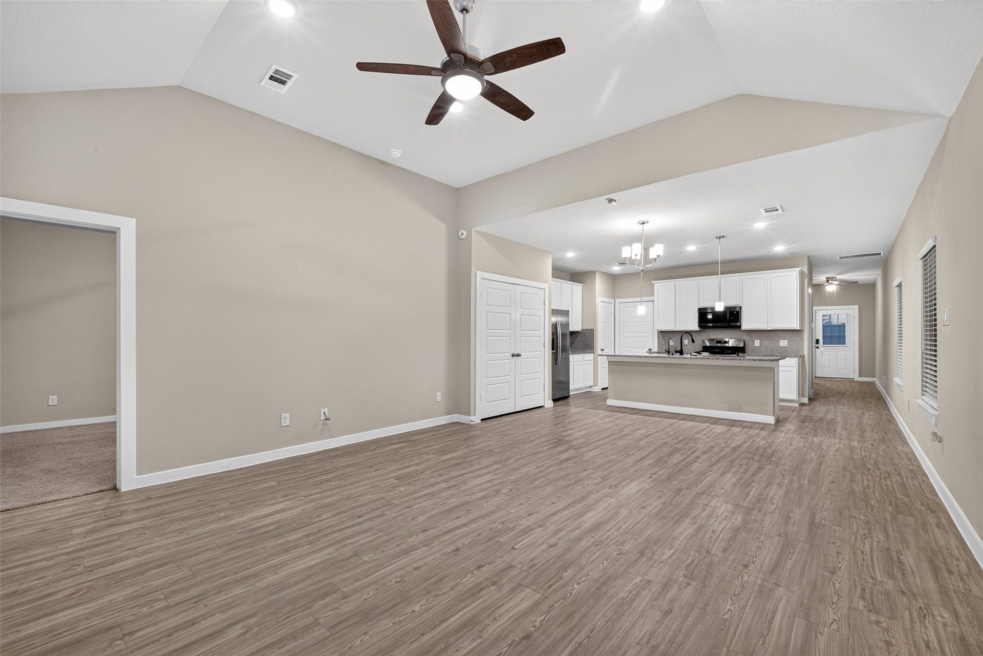 26300 Astral Way, La Marque, TX 77568 26300 Astral Way, La Marque, TX 77568