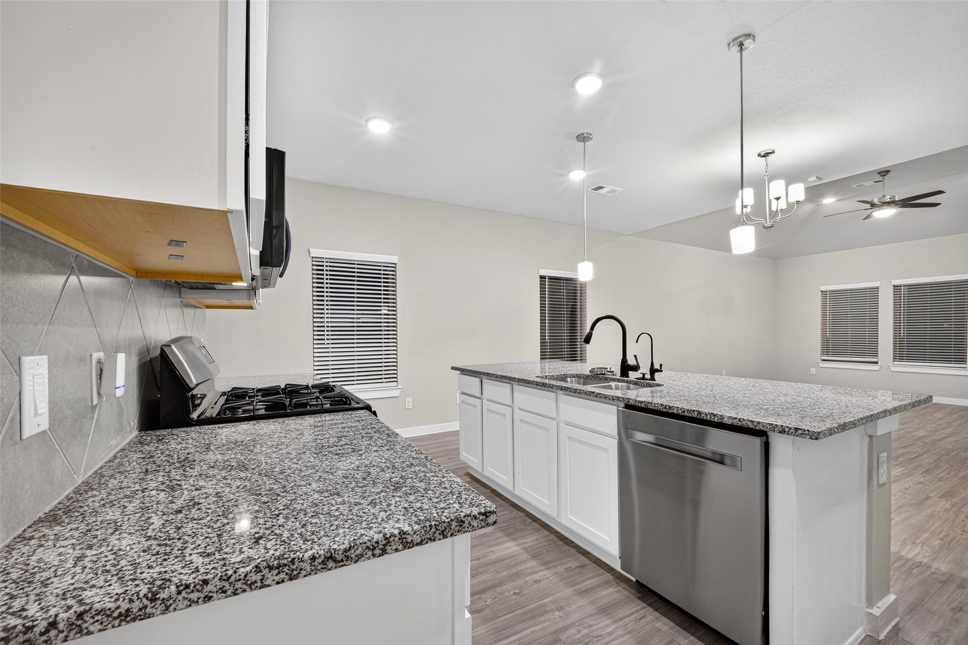 26300 Astral Way, La Marque, TX 77568 26300 Astral Way, La Marque, TX 77568