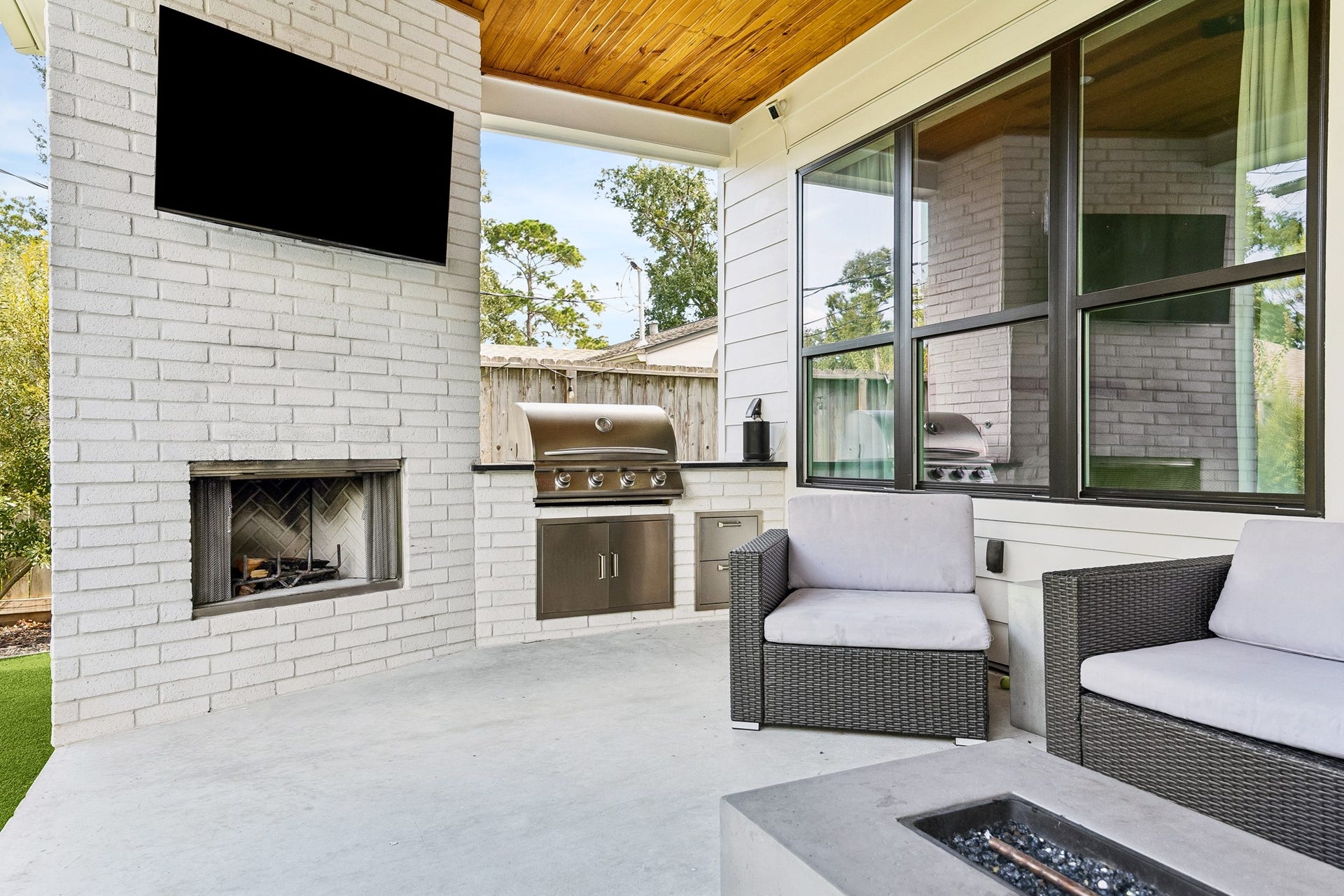 1030 Chamboard Lane, Houston, TX 77018