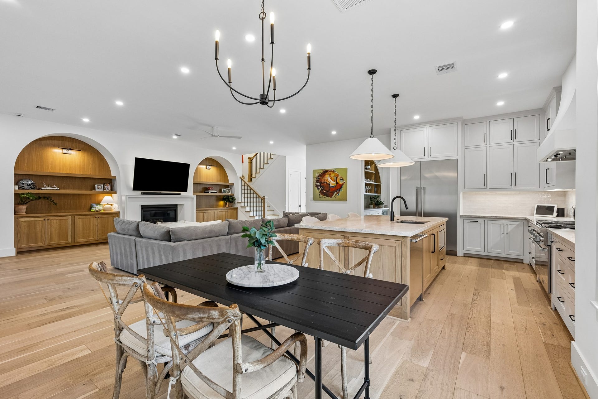 1030 Chamboard Lane, Houston, TX 77018