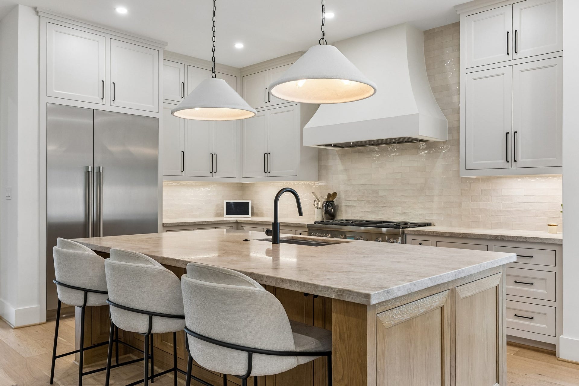 1030 Chamboard Lane, Houston, TX 77018
