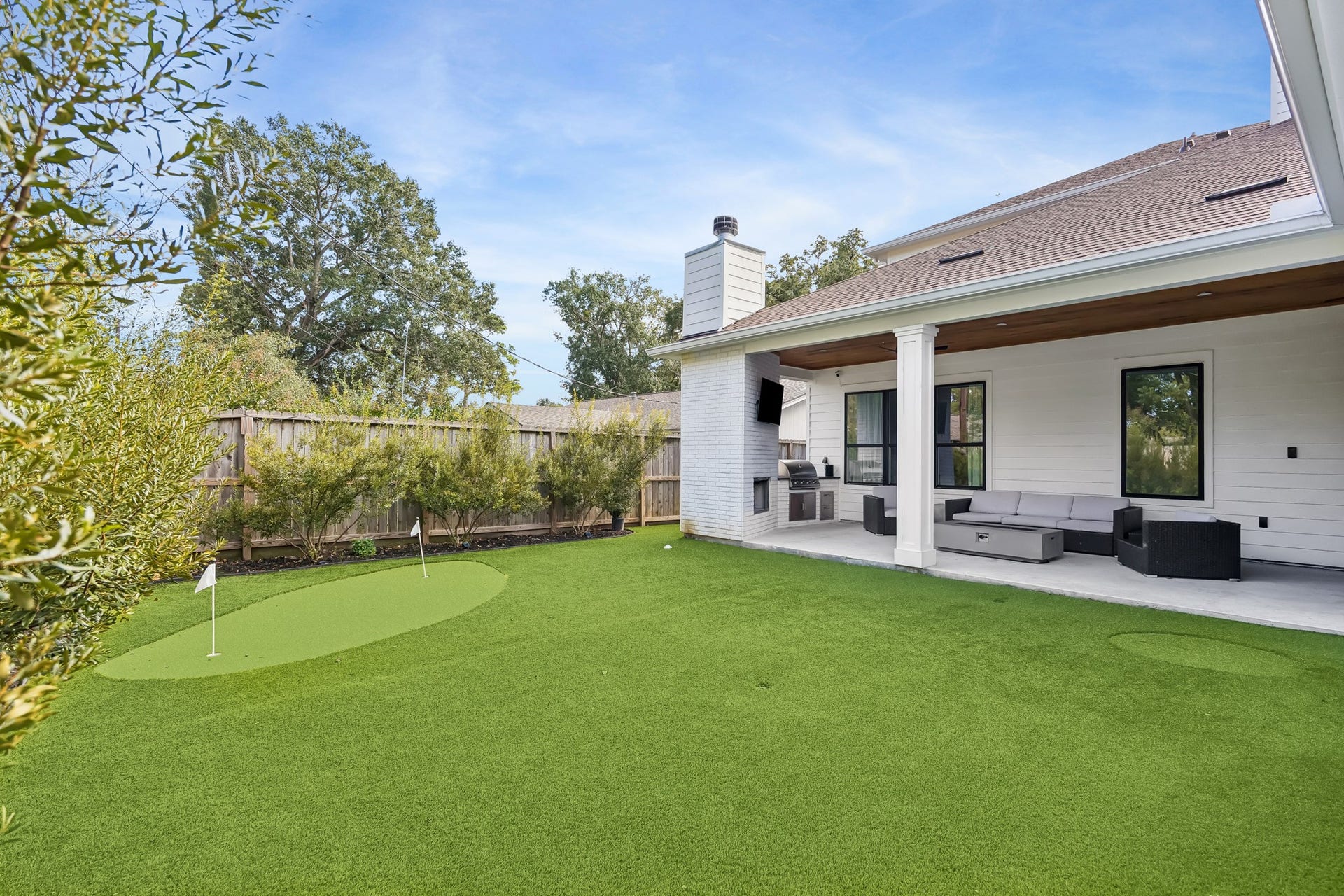1030 Chamboard Lane, Houston, TX 77018