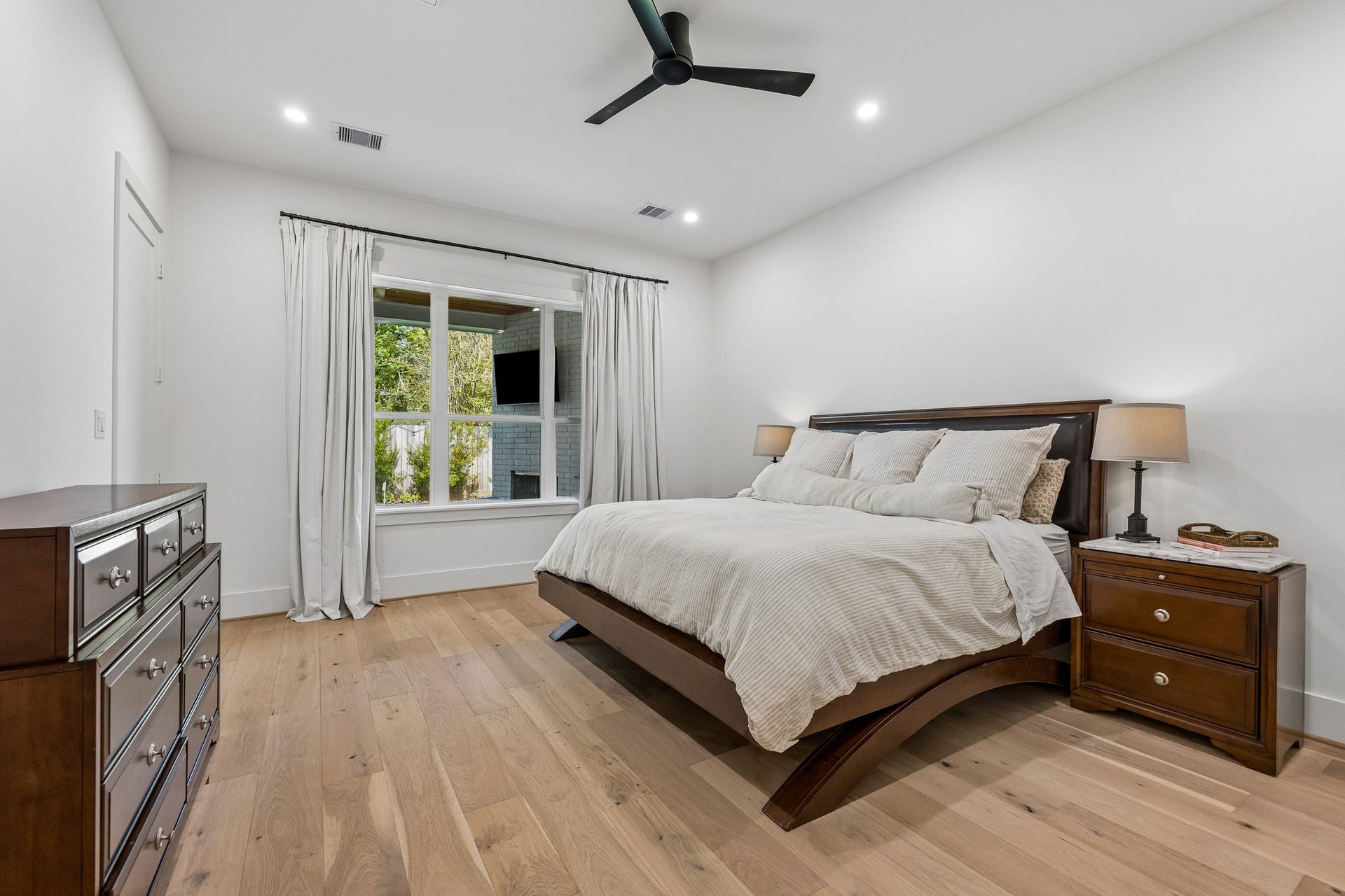 1030 Chamboard Lane, Houston, TX 77018