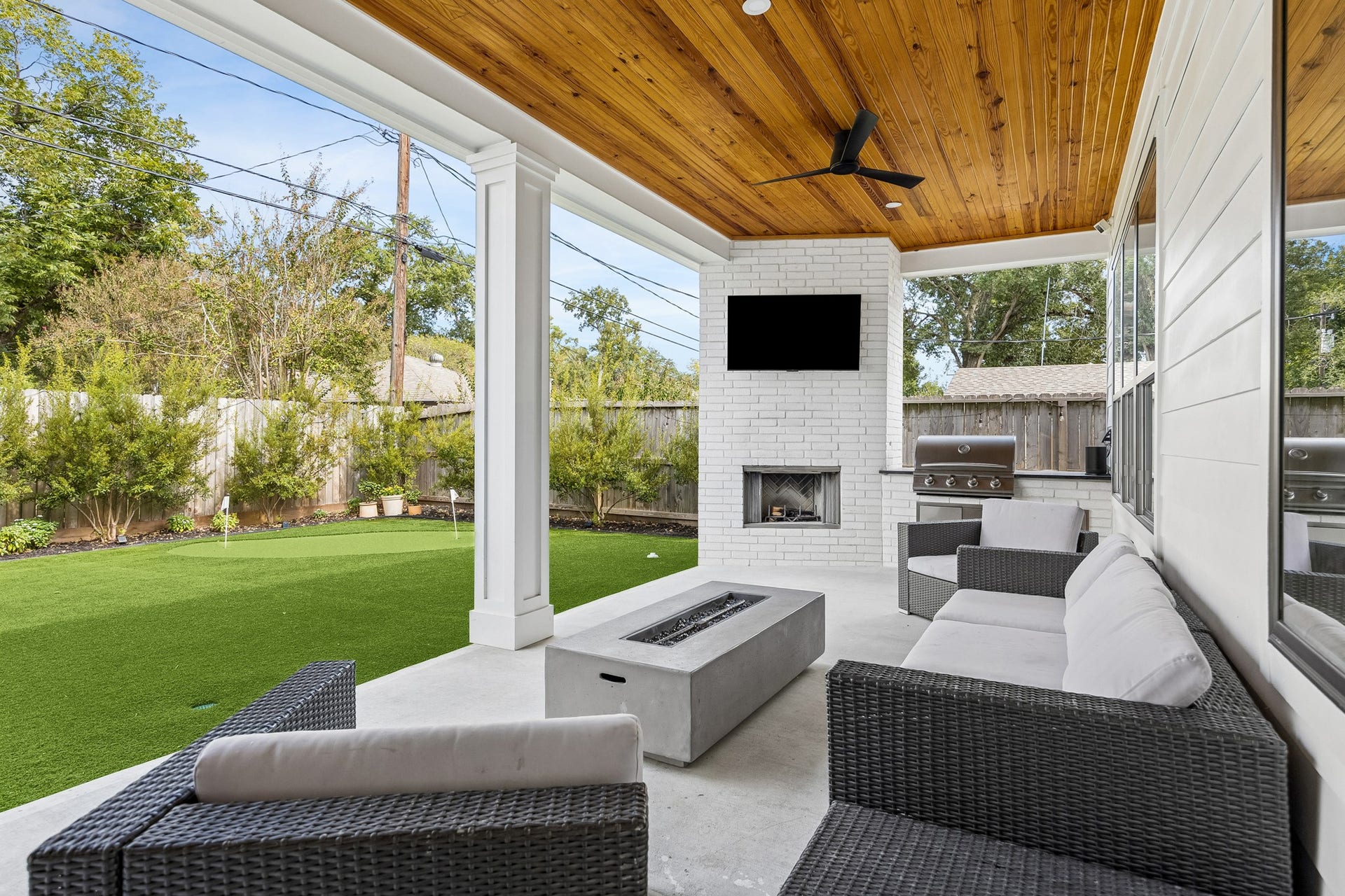 1030 Chamboard Lane, Houston, TX 77018